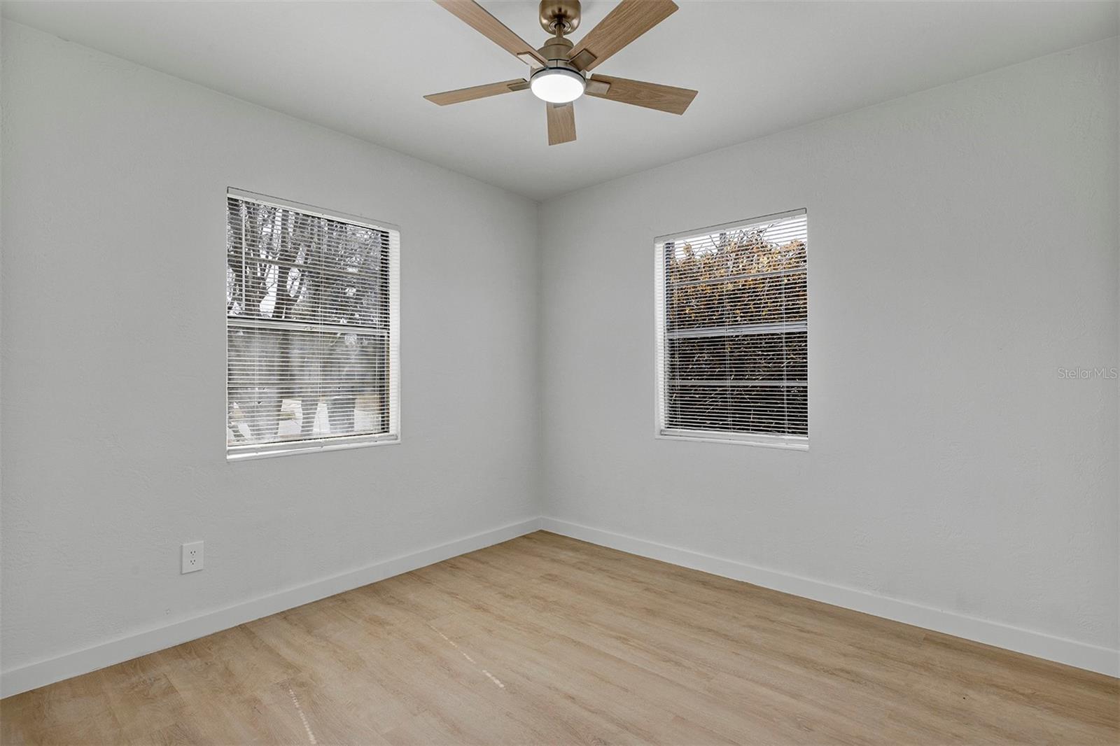 Image 18 of 29 For 1052 Peter Road