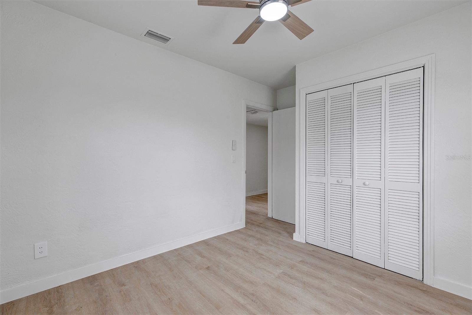 Image 20 of 29 For 1052 Peter Road