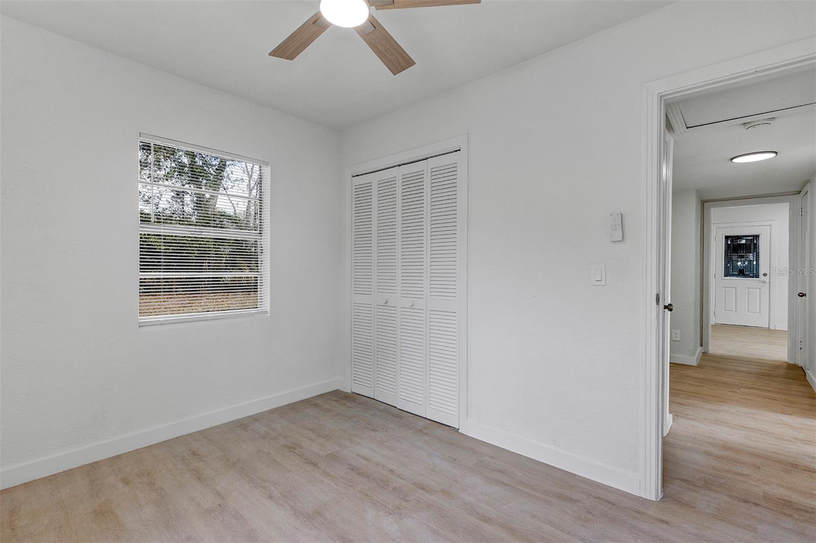 Image 23 of 29 For 1052 Peter Road