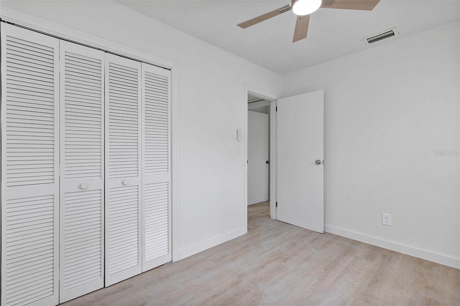 Image 24 of 29 For 1052 Peter Road