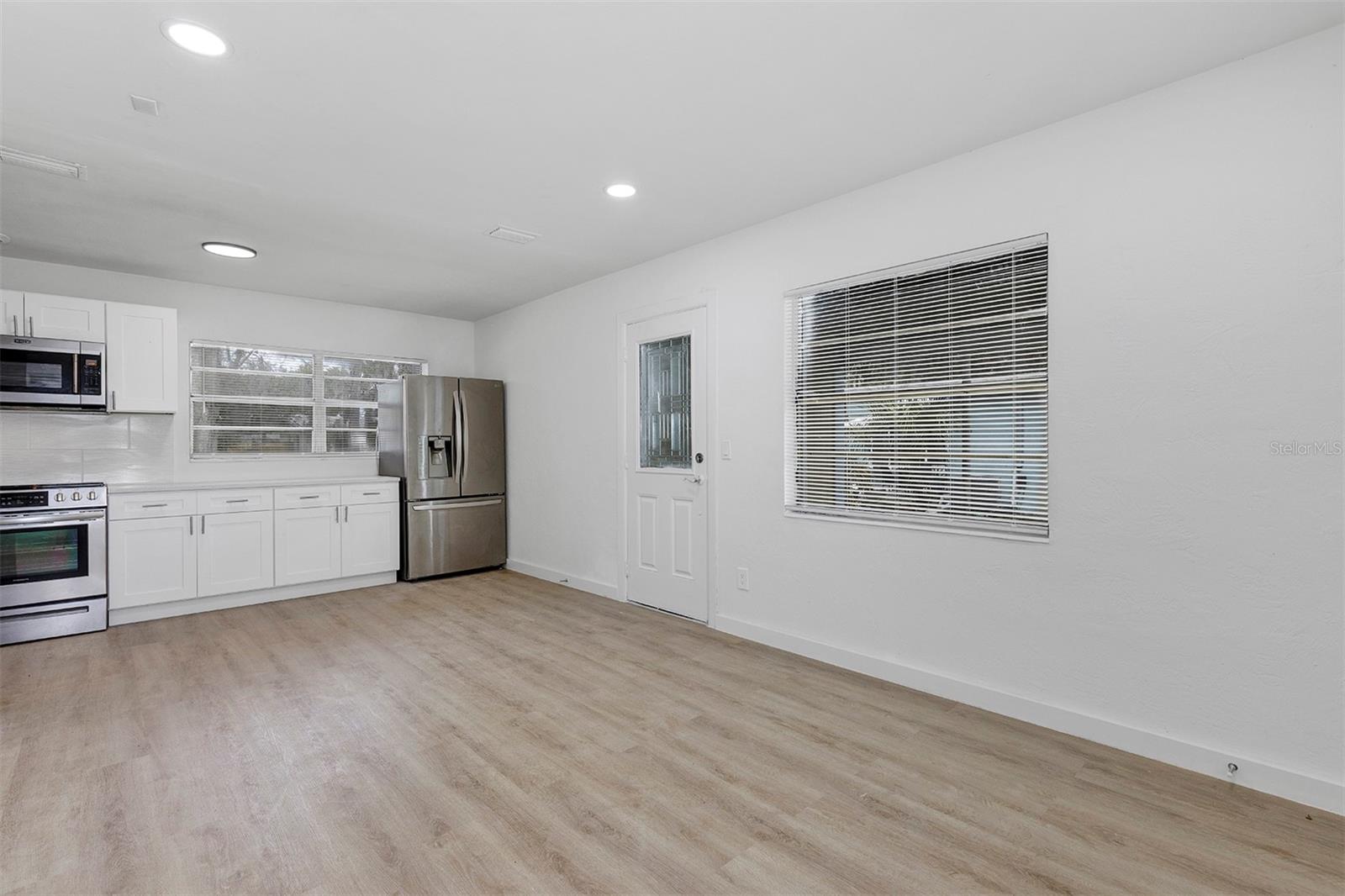 Image 6 of 29 For 1052 Peter Road