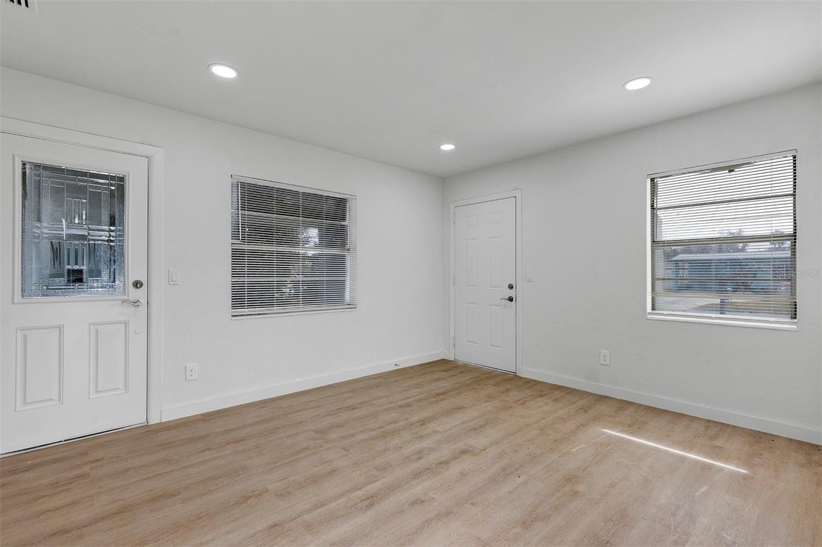 Image 7 of 29 For 1052 Peter Road