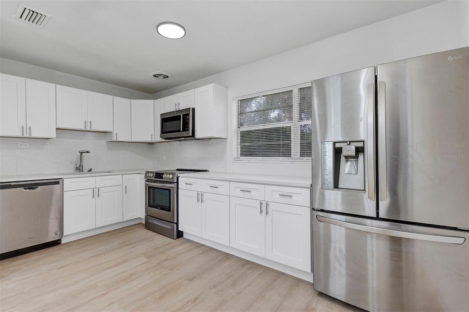 Image 9 of 29 For 1052 Peter Road