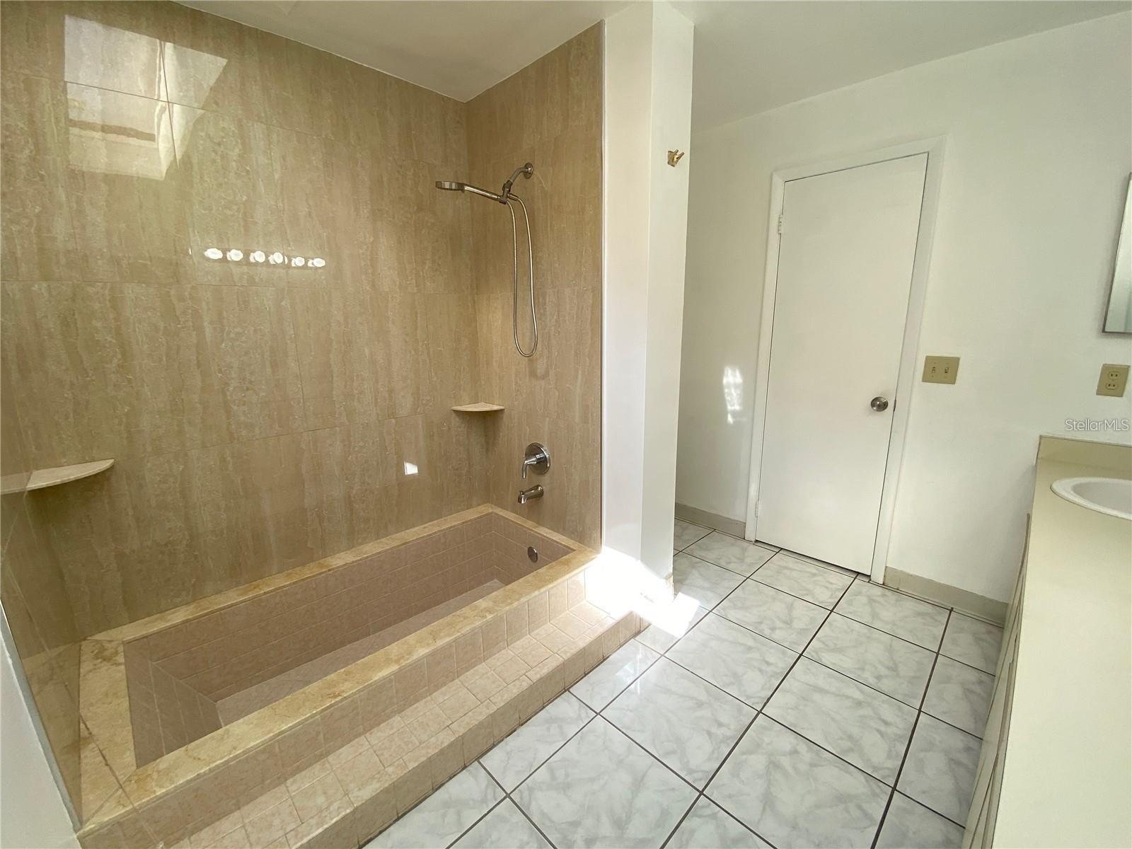 Image 14 of 22 For 308 Shadow Bay Drive