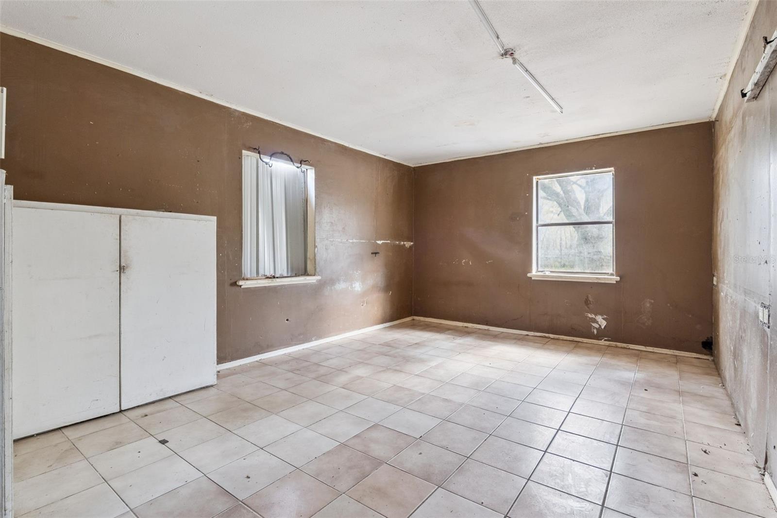 Image 10 of 35 For 590 Lawton Avenue