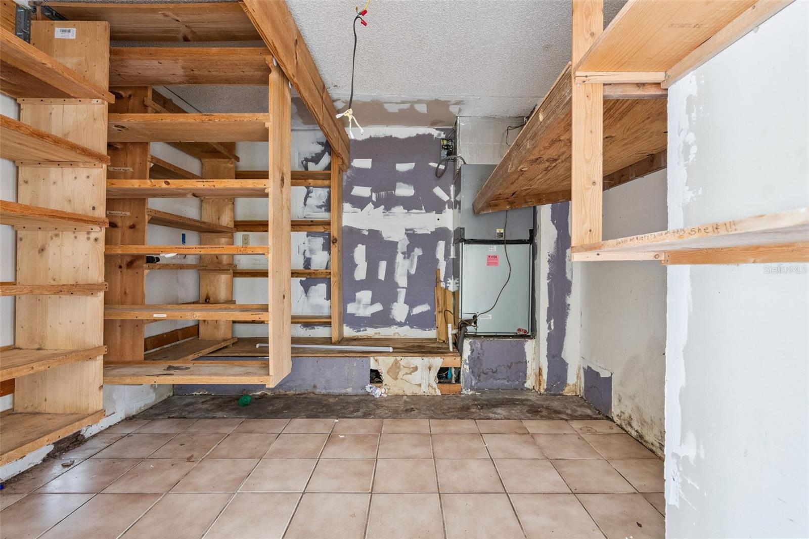 Image 11 of 35 For 590 Lawton Avenue