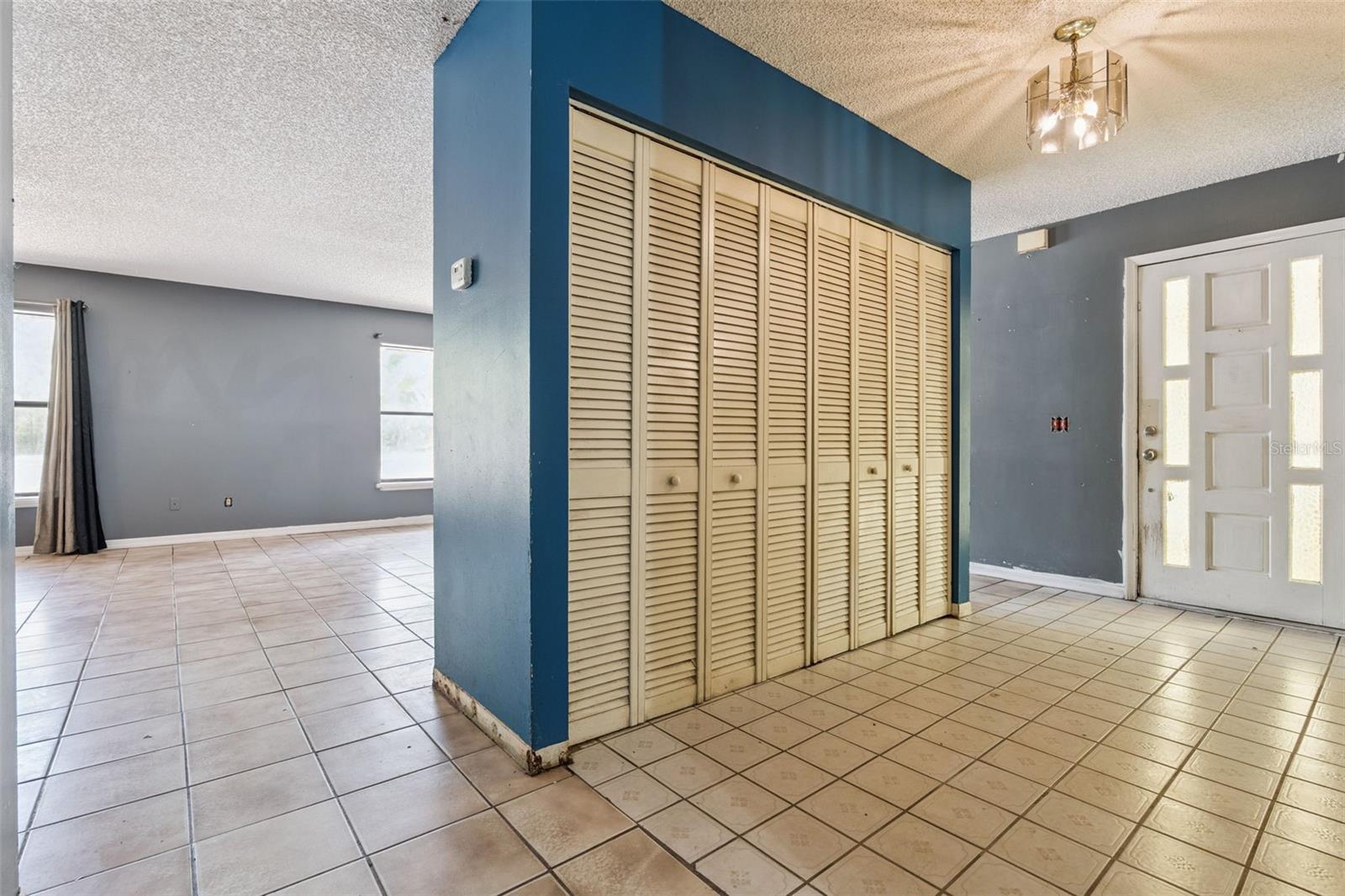 Image 15 of 35 For 590 Lawton Avenue