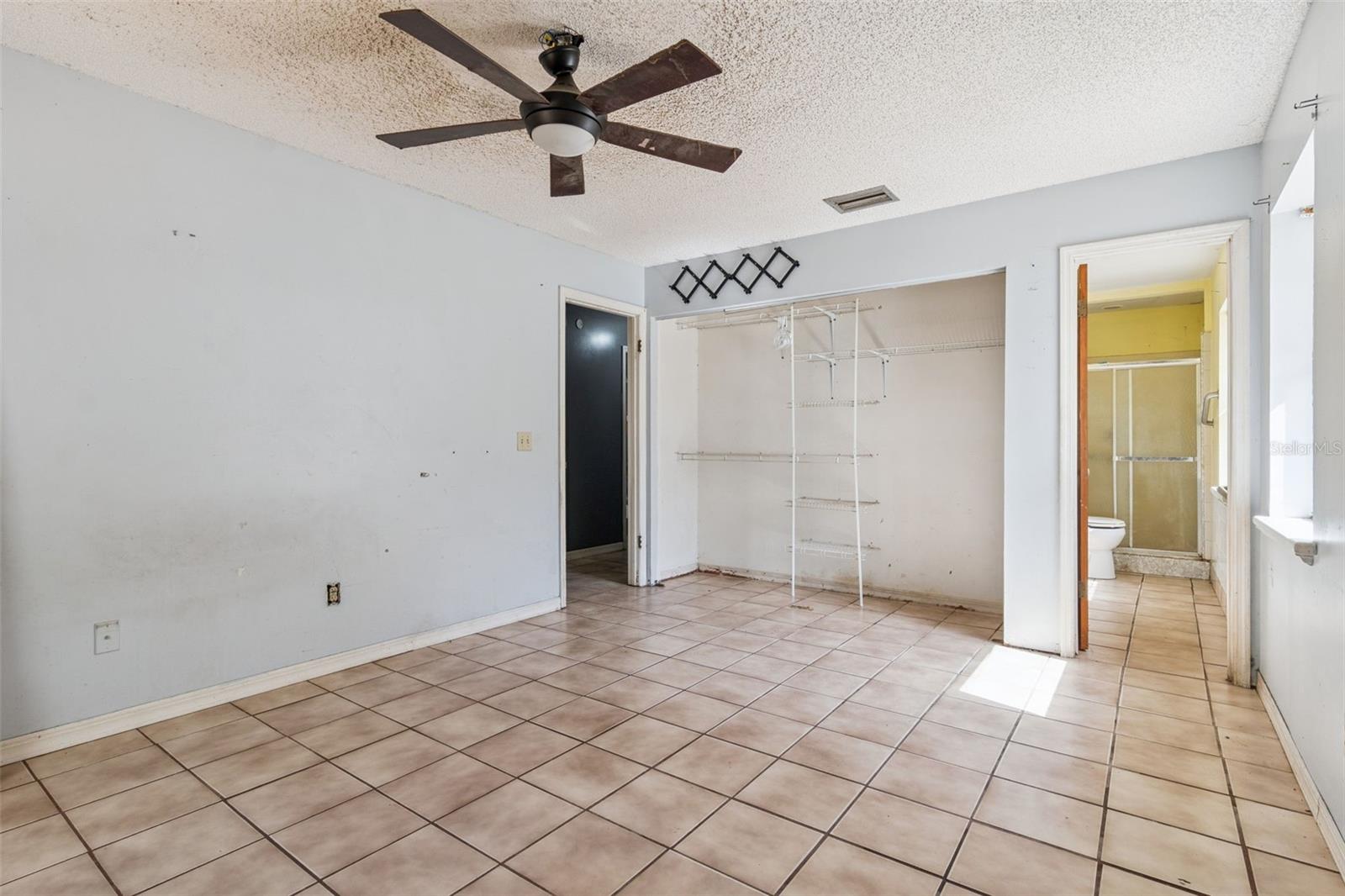 Image 18 of 35 For 590 Lawton Avenue