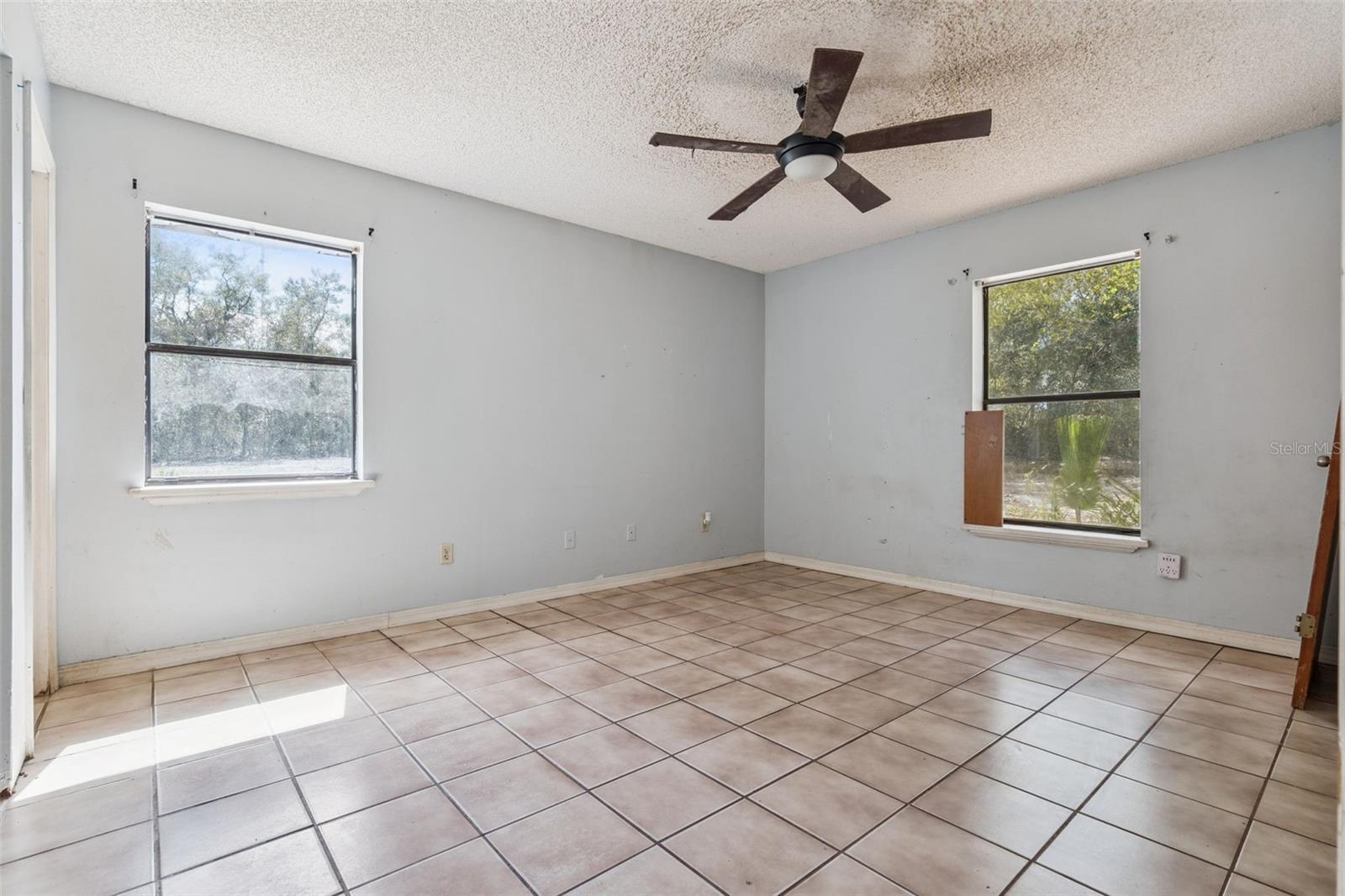 Image 19 of 35 For 590 Lawton Avenue