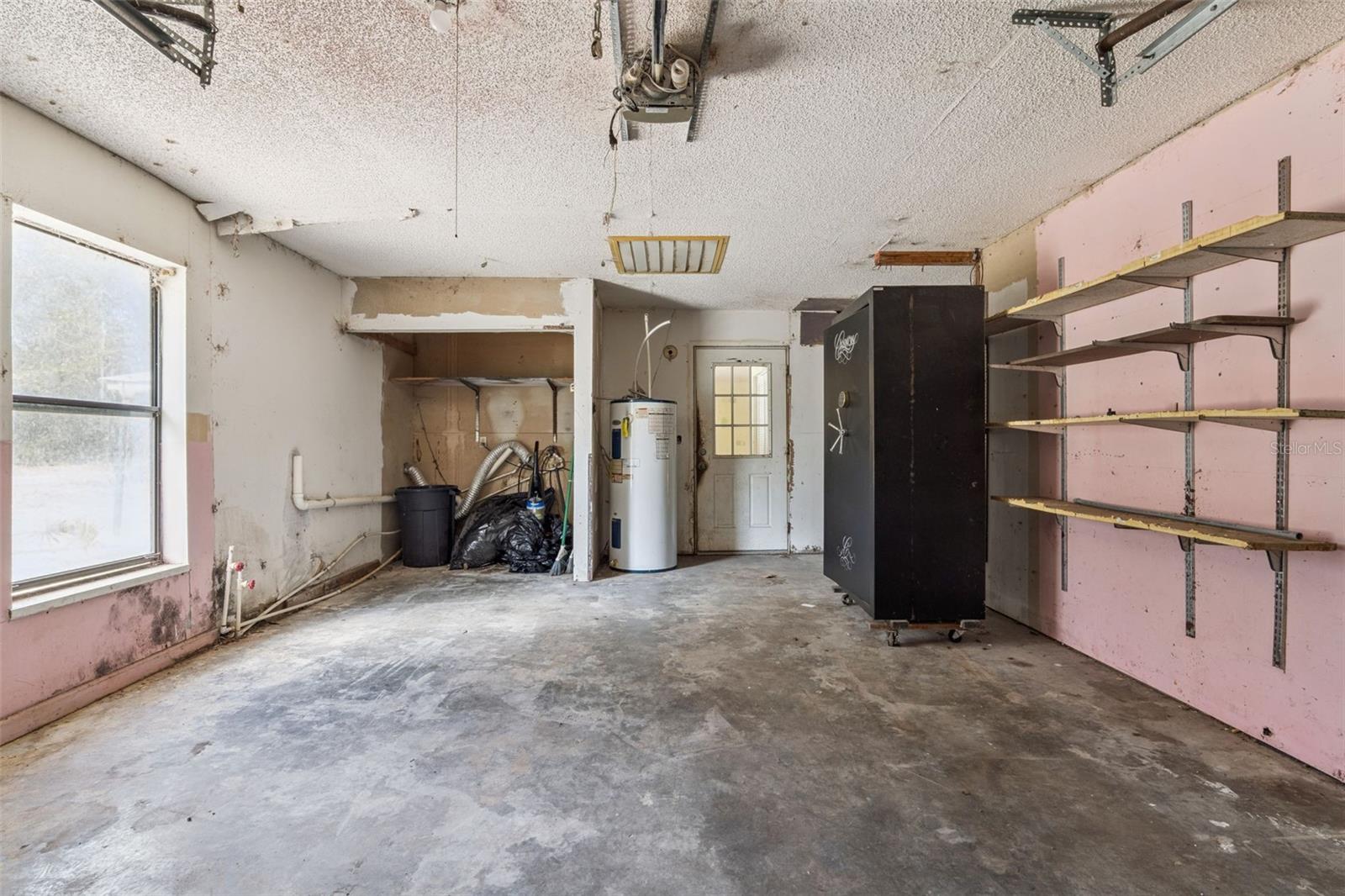 Image 21 of 35 For 590 Lawton Avenue