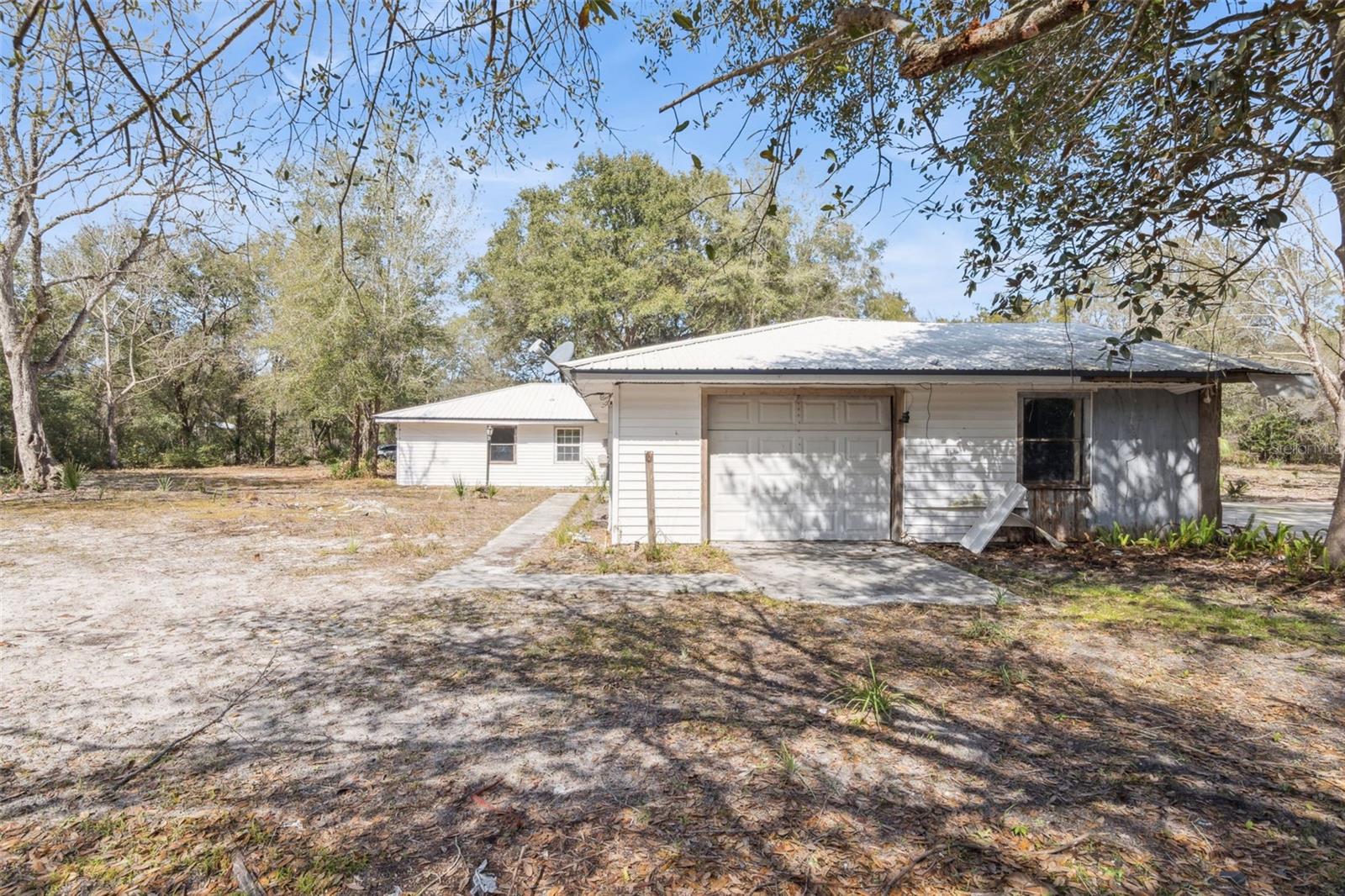 Image 22 of 35 For 590 Lawton Avenue