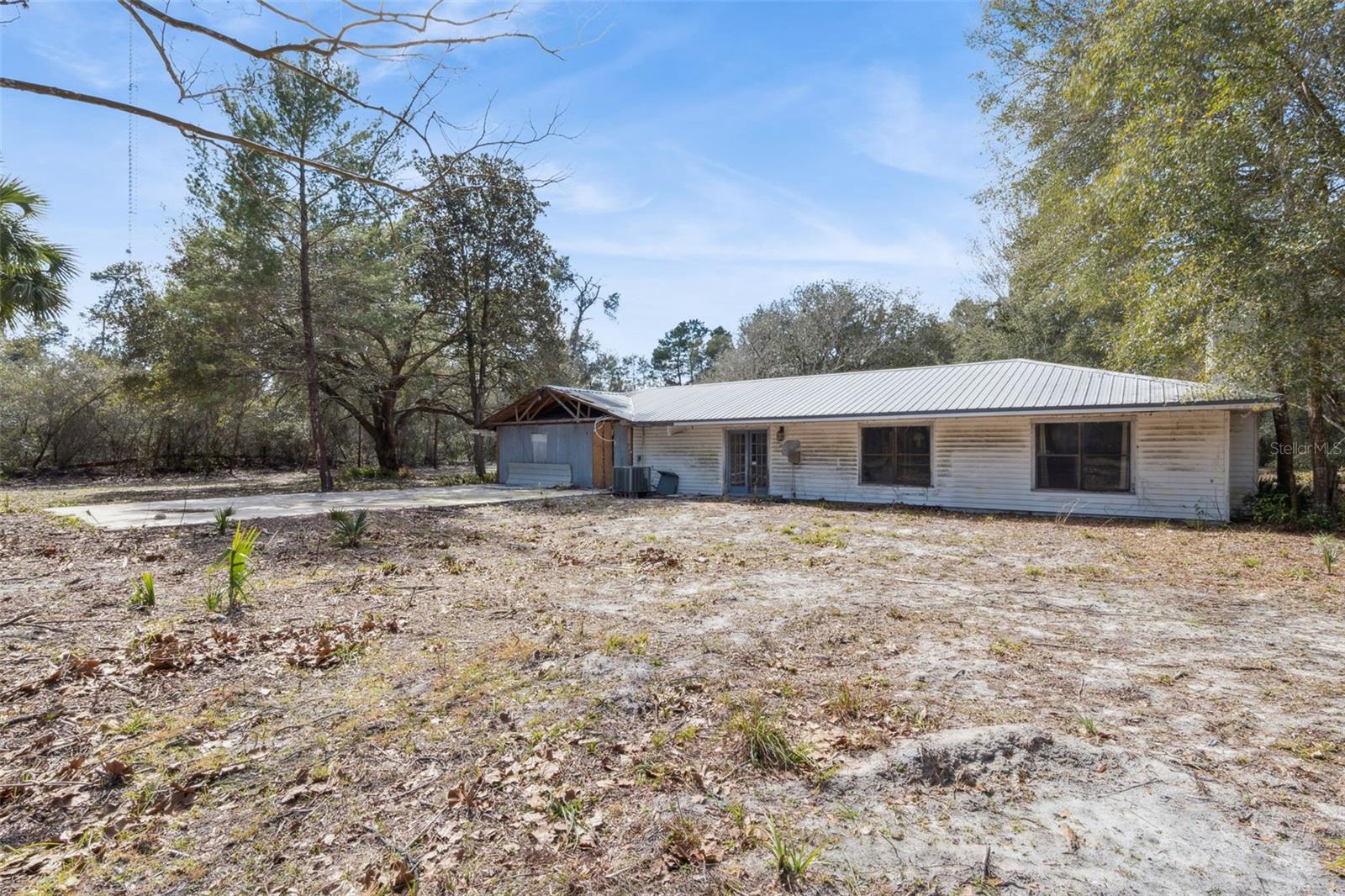 Image 23 of 35 For 590 Lawton Avenue