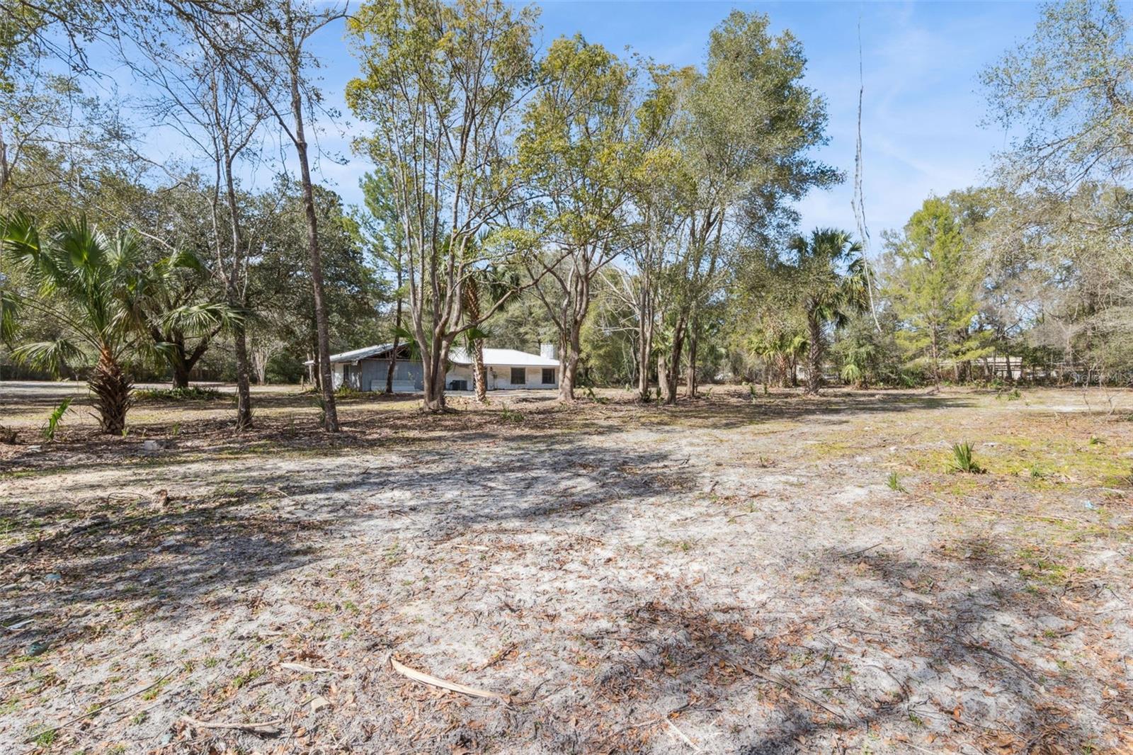 Image 25 of 35 For 590 Lawton Avenue