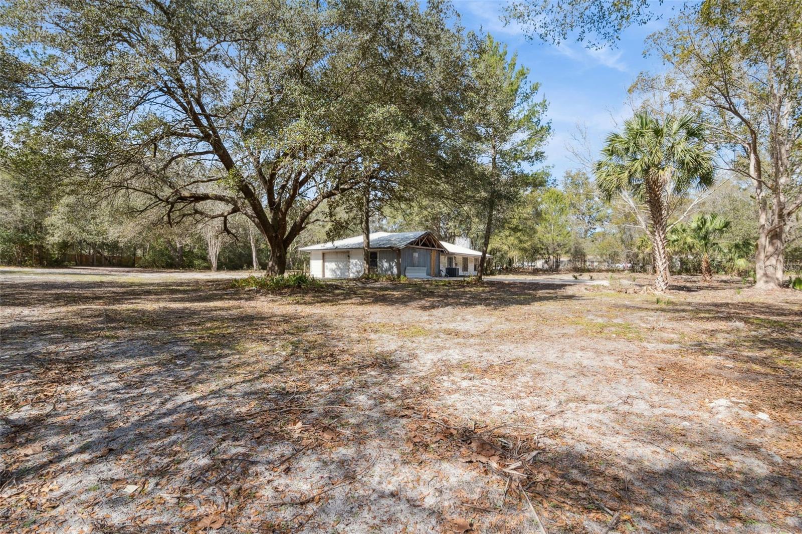 Image 28 of 35 For 590 Lawton Avenue