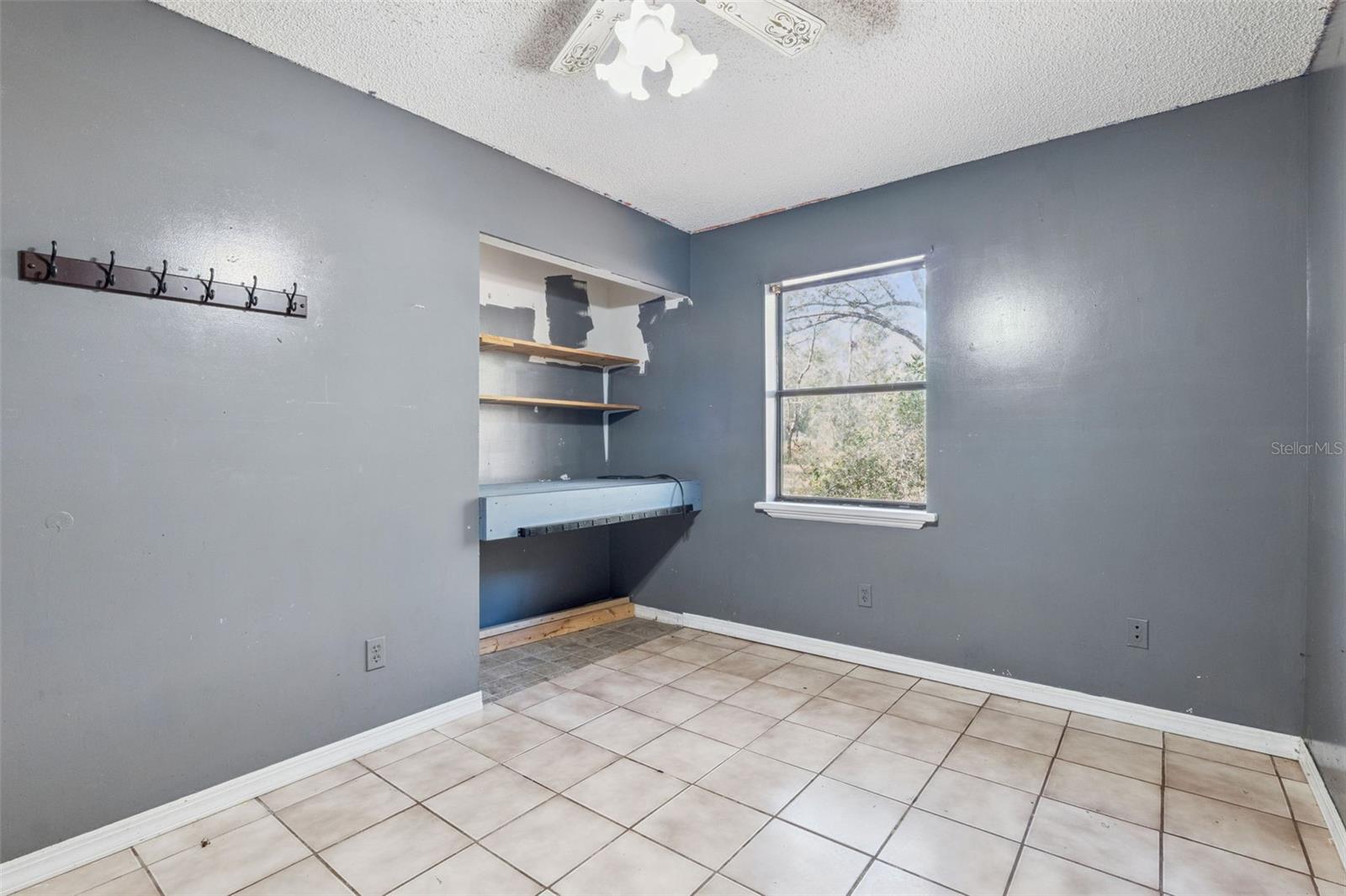 Image 5 of 35 For 590 Lawton Avenue