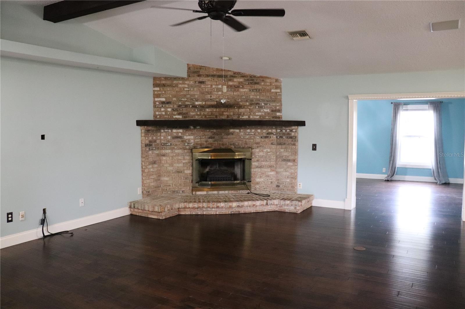 Image 10 of 47 For 7023 Wright Avenue