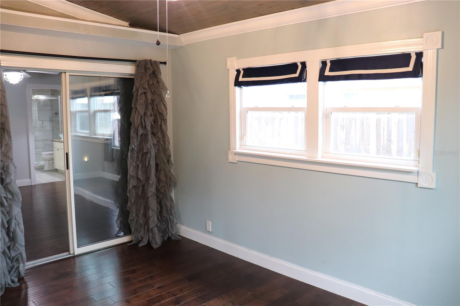 Image 24 of 47 For 7023 Wright Avenue