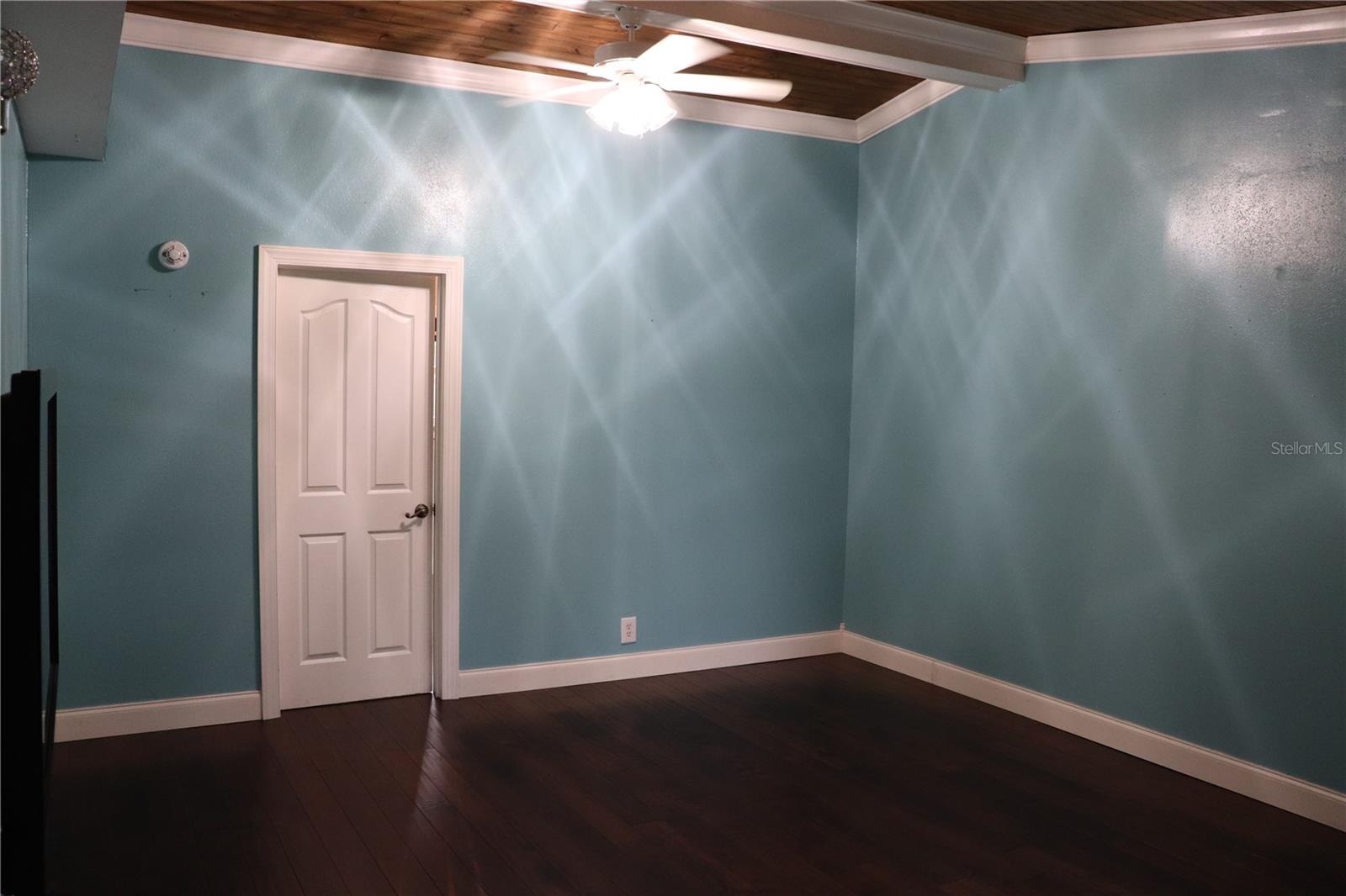 Image 28 of 47 For 7023 Wright Avenue