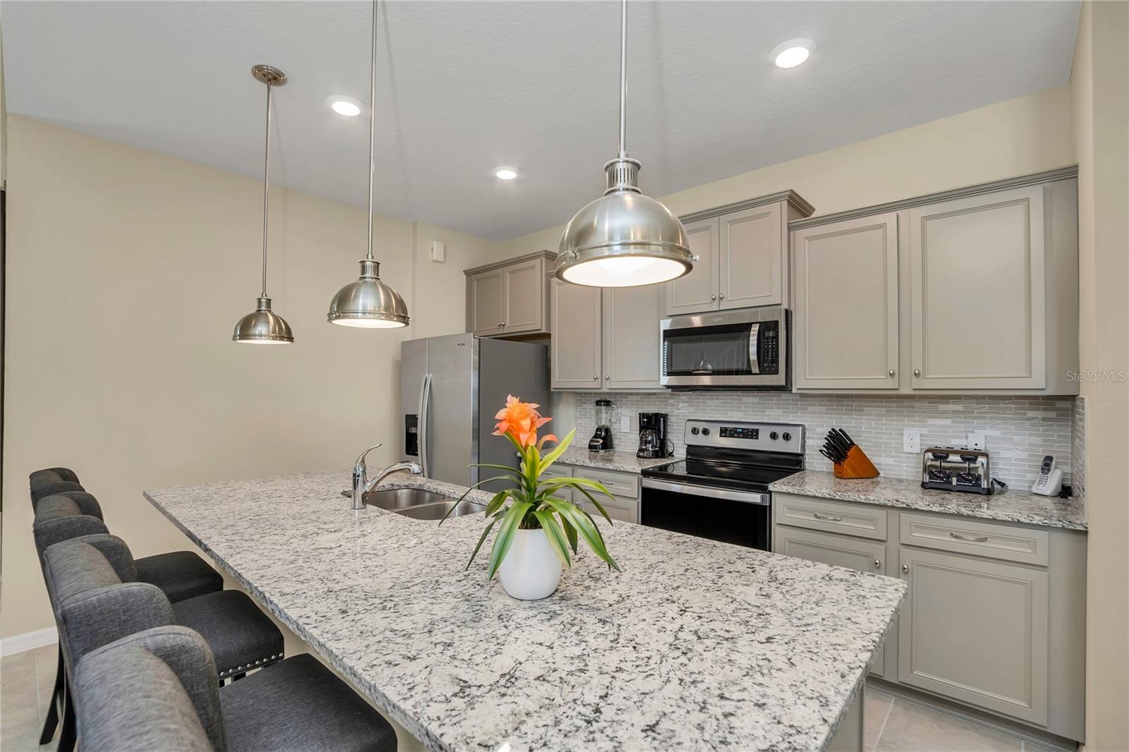 Image 13 of 98 For 1806 Summer Drive