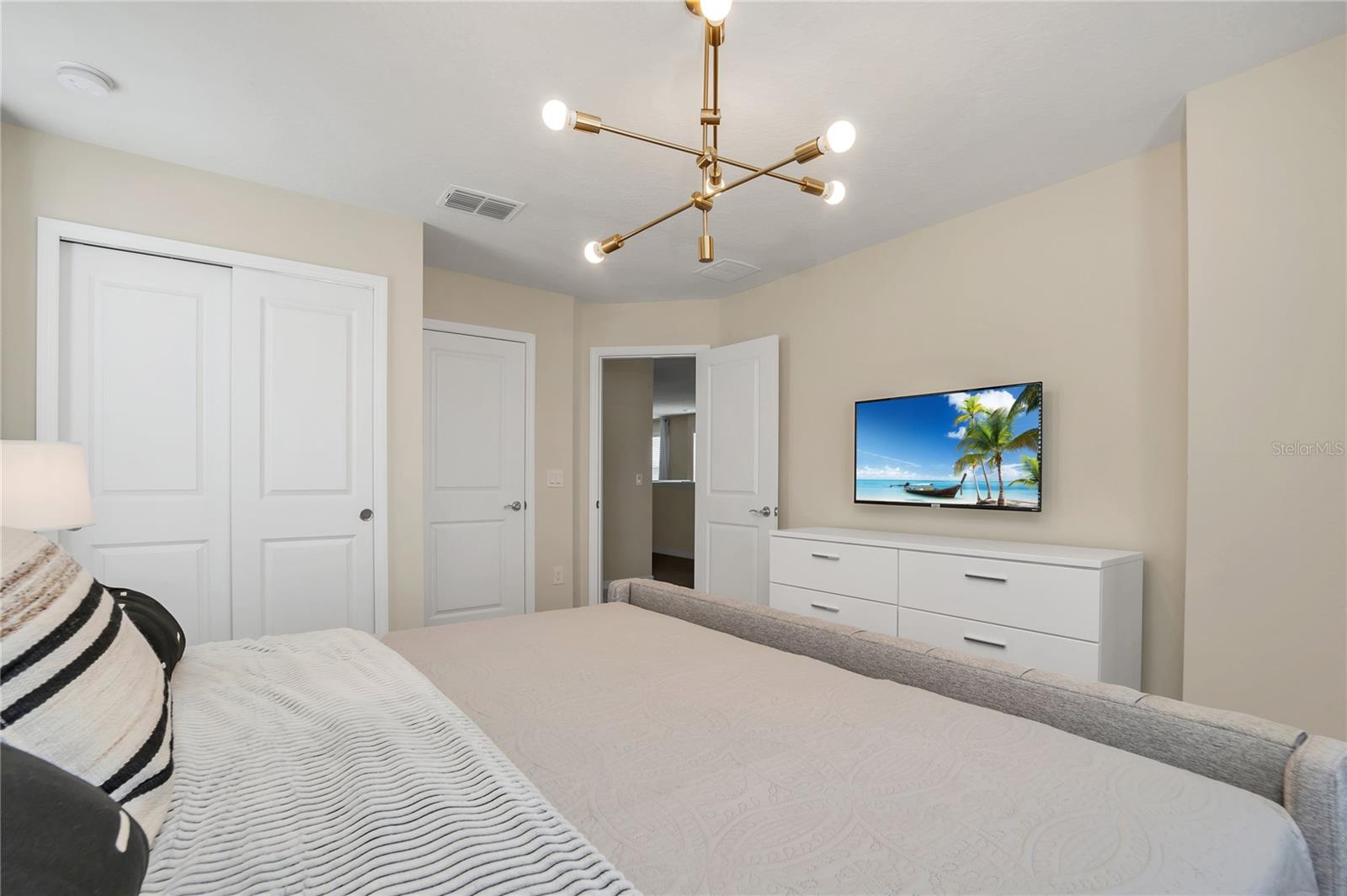 Image 48 of 98 For 1806 Summer Drive