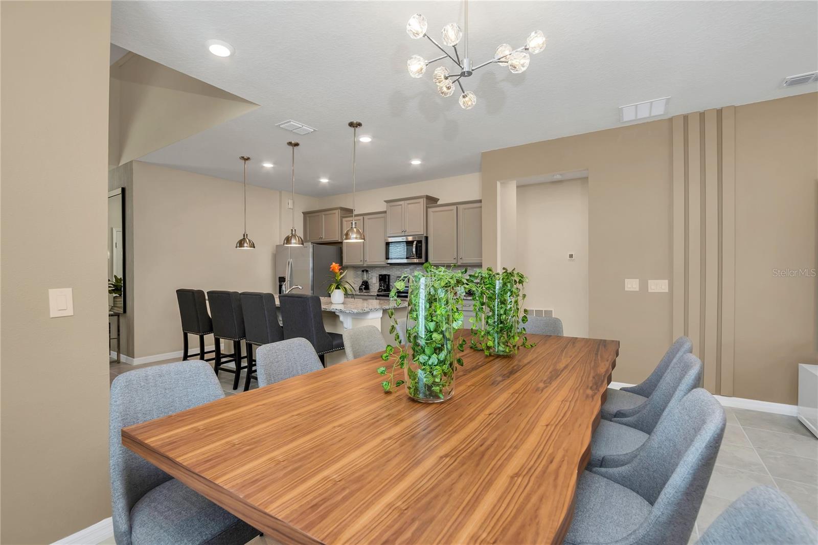 Image 9 of 98 For 1806 Summer Drive