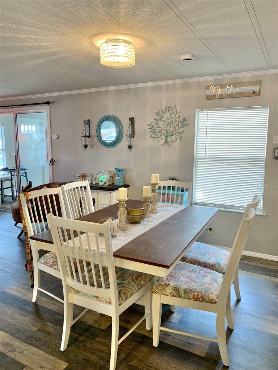 Image 11 of 48 For 2122 Oak Grove Drive 79