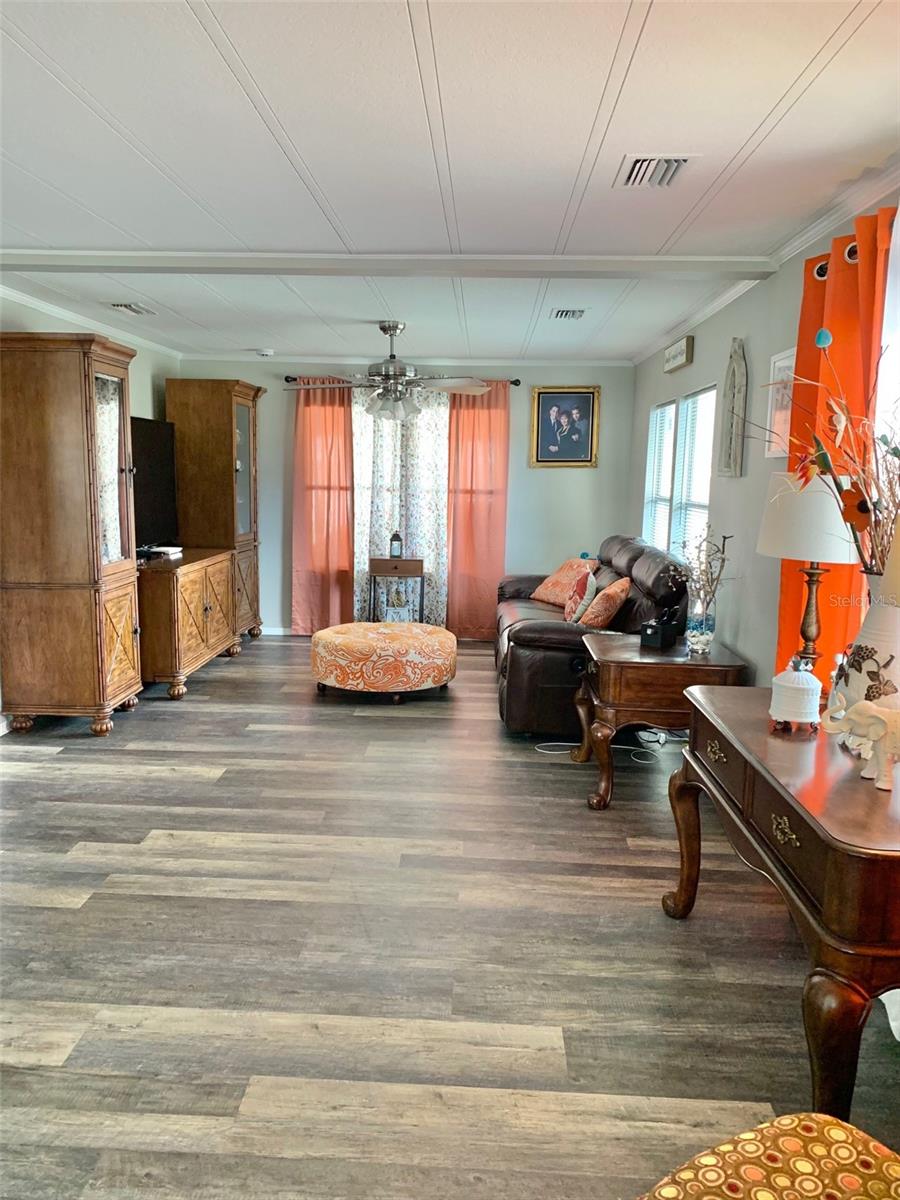 Image 14 of 48 For 2122 Oak Grove Drive 79