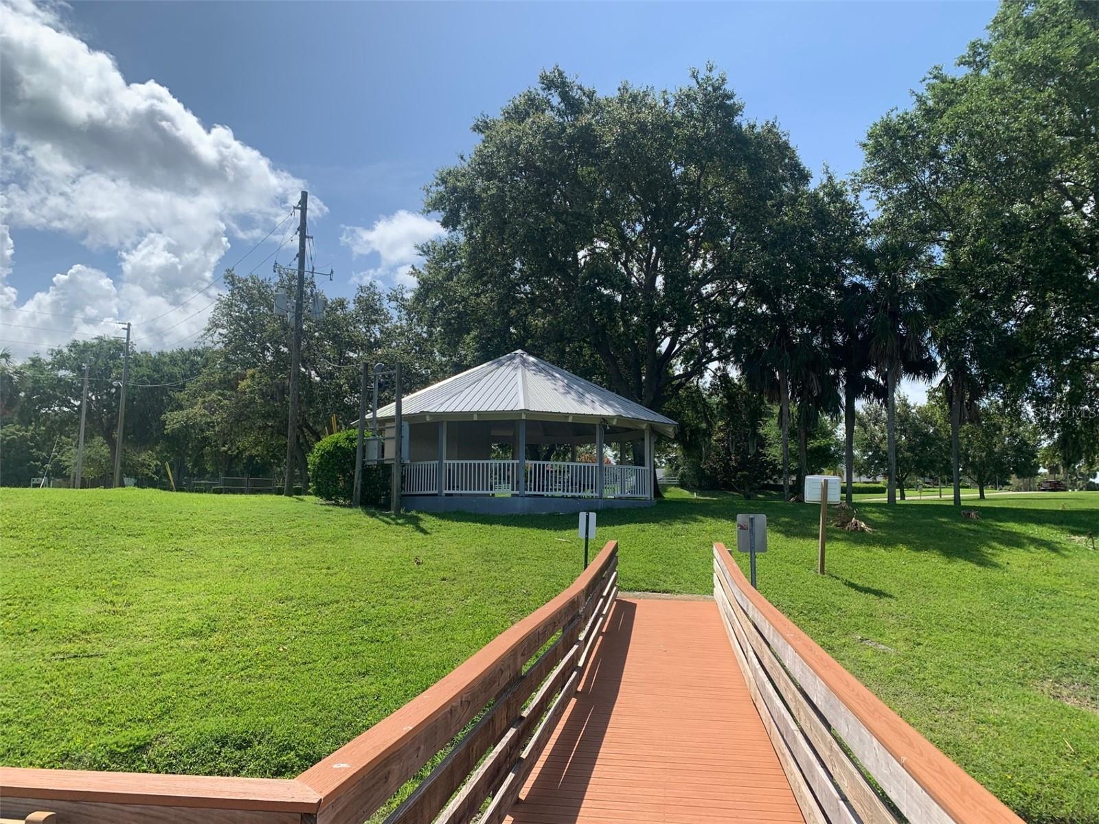 Image 35 of 48 For 2122 Oak Grove Drive 79