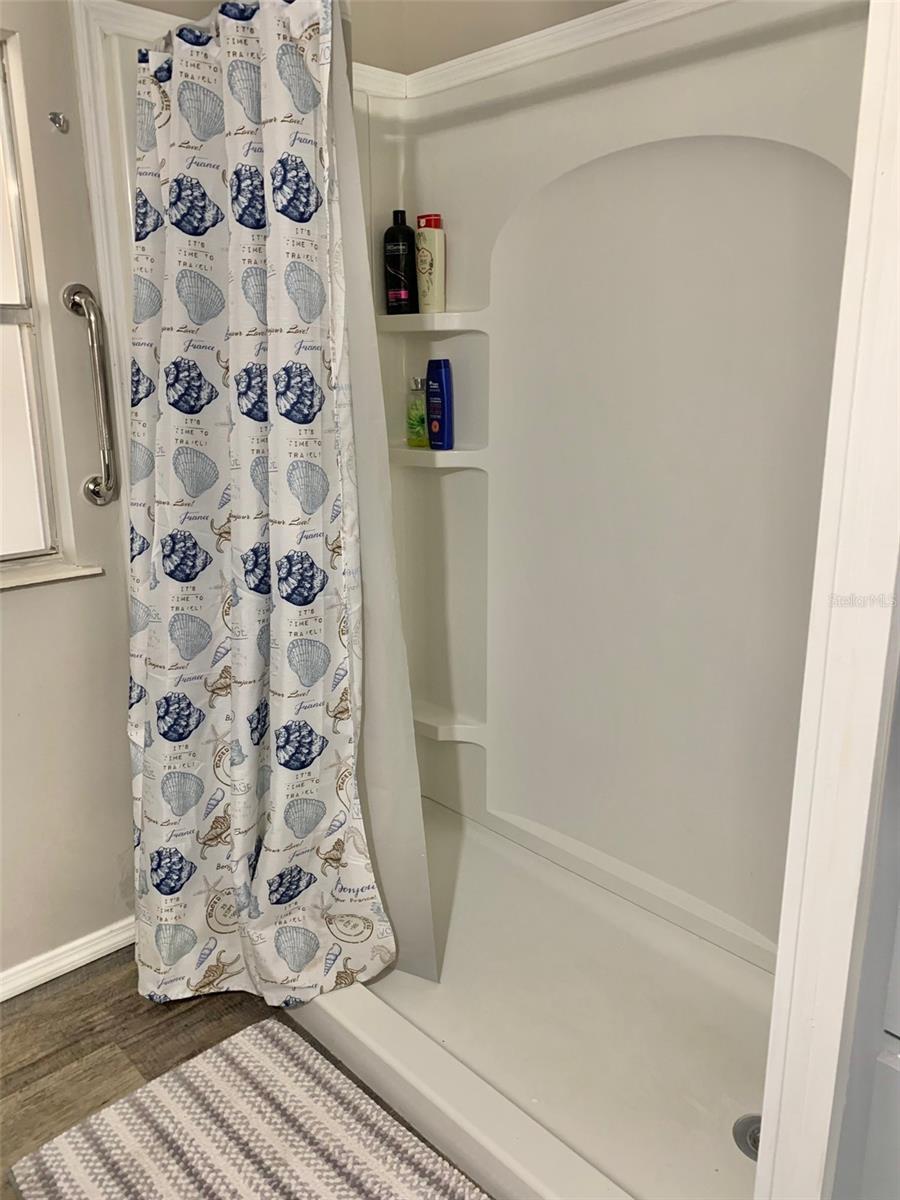 Image 6 of 48 For 2122 Oak Grove Drive 79