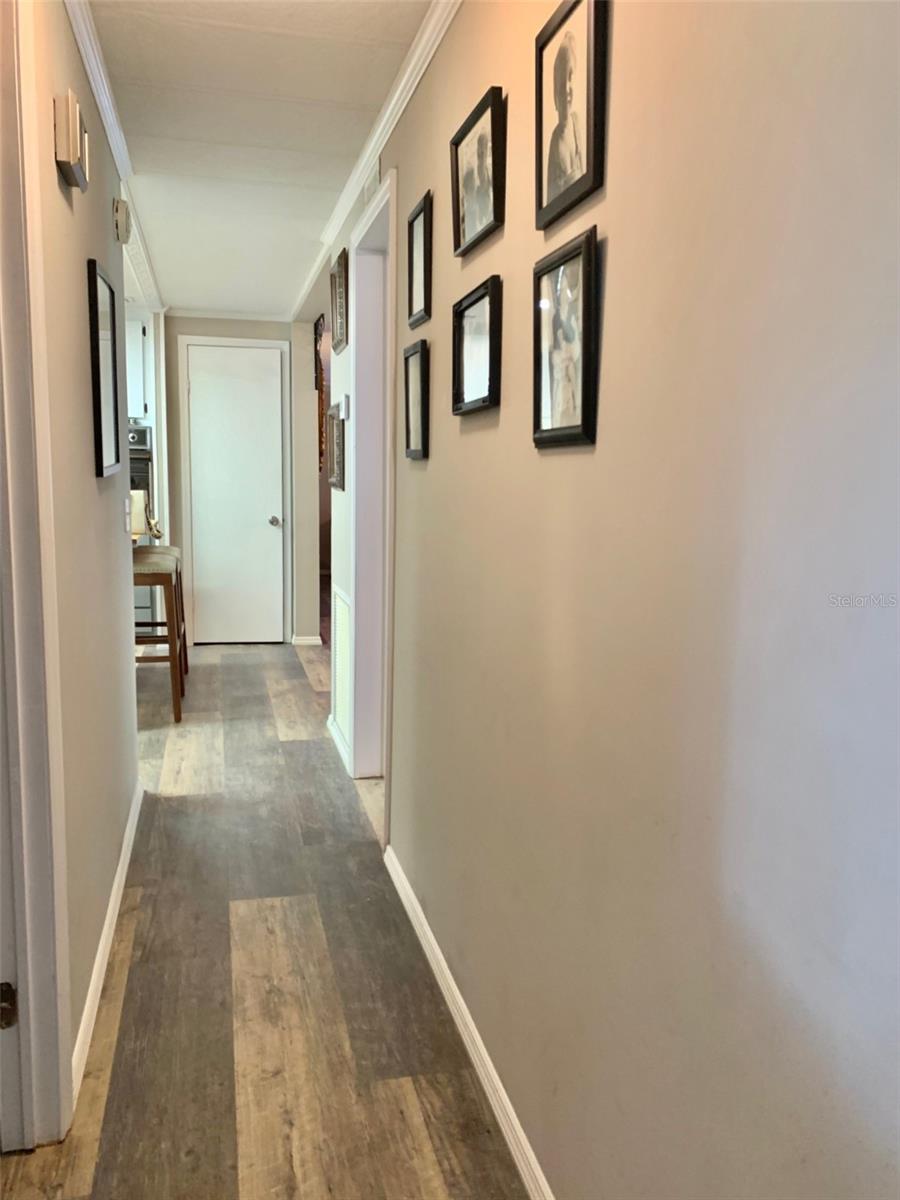 Image 7 of 48 For 2122 Oak Grove Drive 79