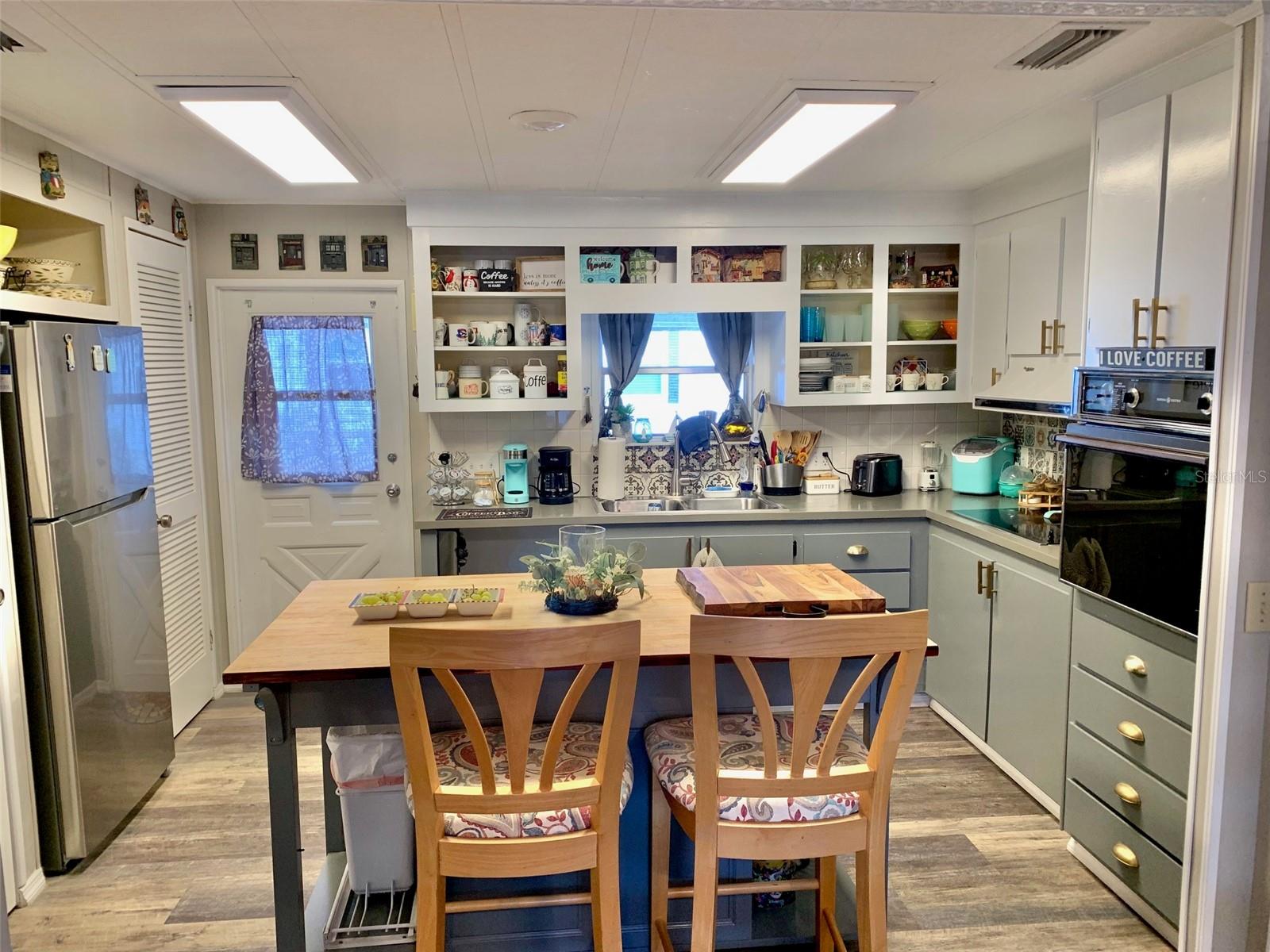 Image 8 of 48 For 2122 Oak Grove Drive 79