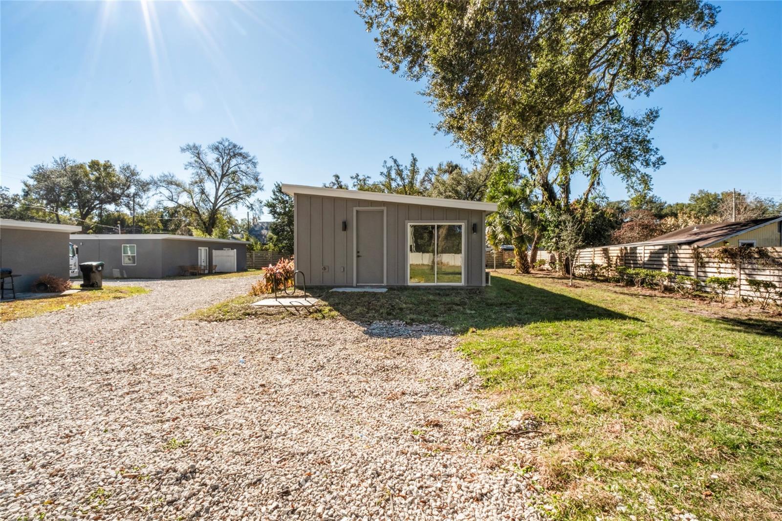 Listing photo id 10 for 1926 Cloverlawn Avenue