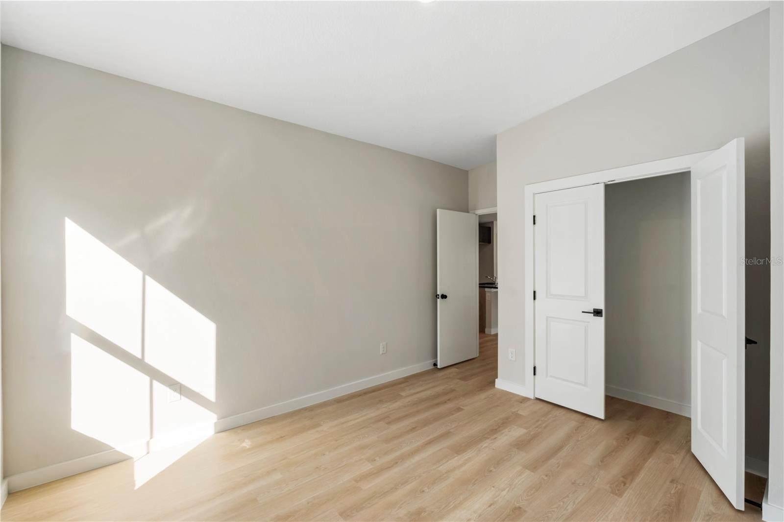 Listing photo id 6 for 1926 Cloverlawn Avenue