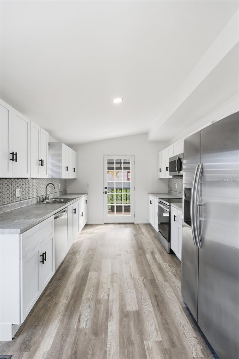 Image 21 of 46 For 8514 Branch Avenue