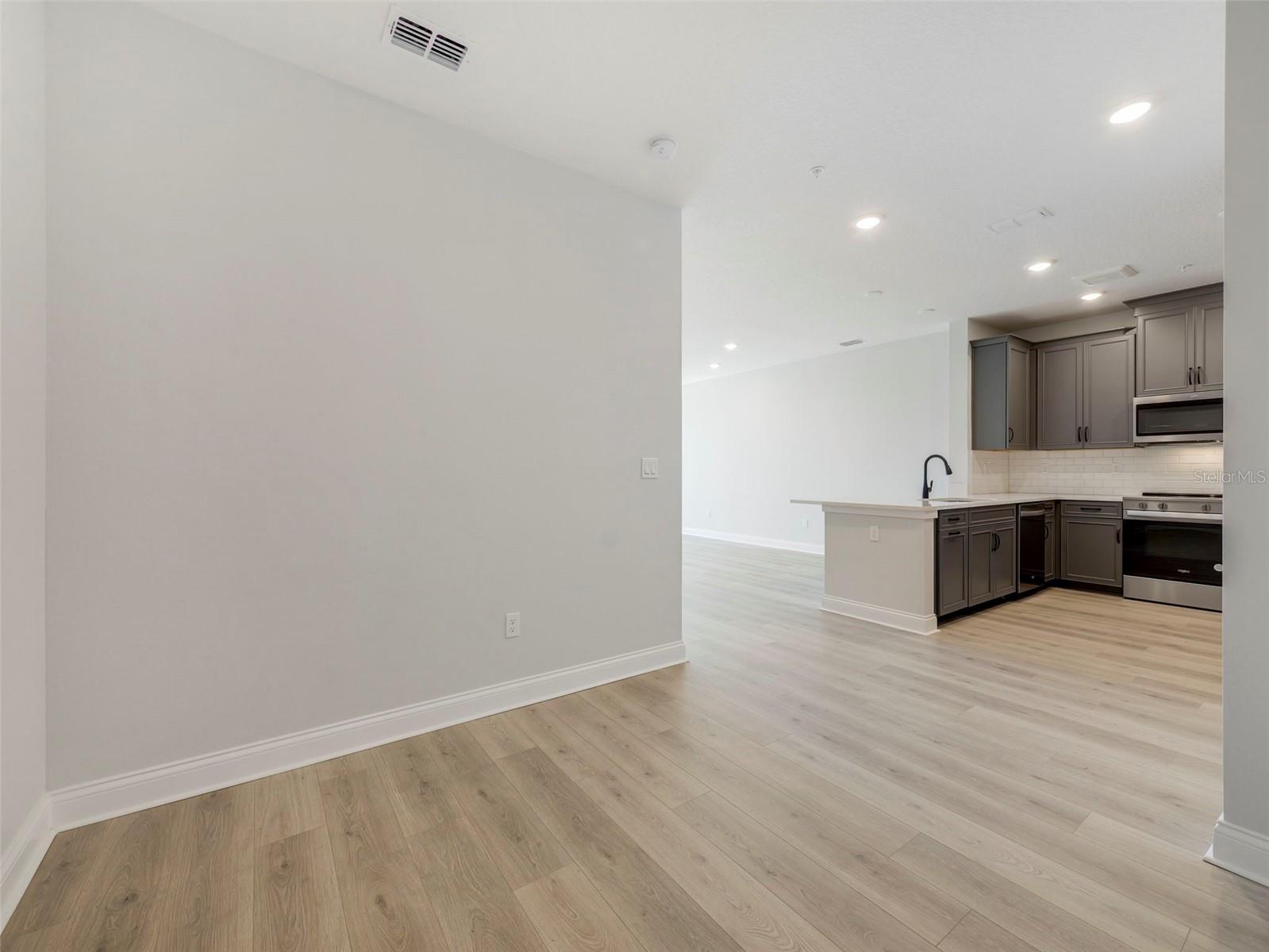 Image 9 of 22 For 7545 Laureate Boulevard 7301