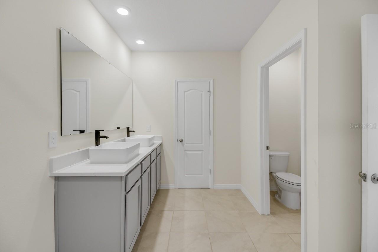 Image 25 of 37 For 3429 Curlew Avenue