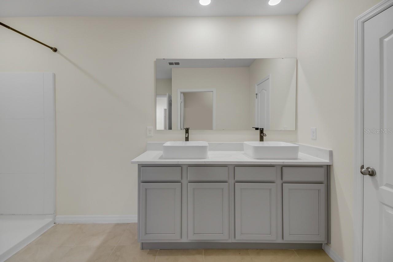 Image 26 of 37 For 3429 Curlew Avenue