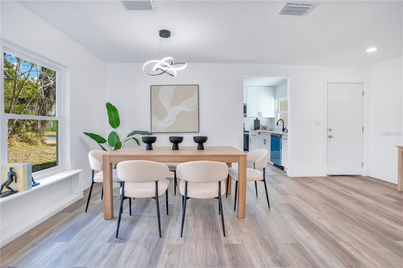 Image 14 of 41 For 1499 Wilton Avenue