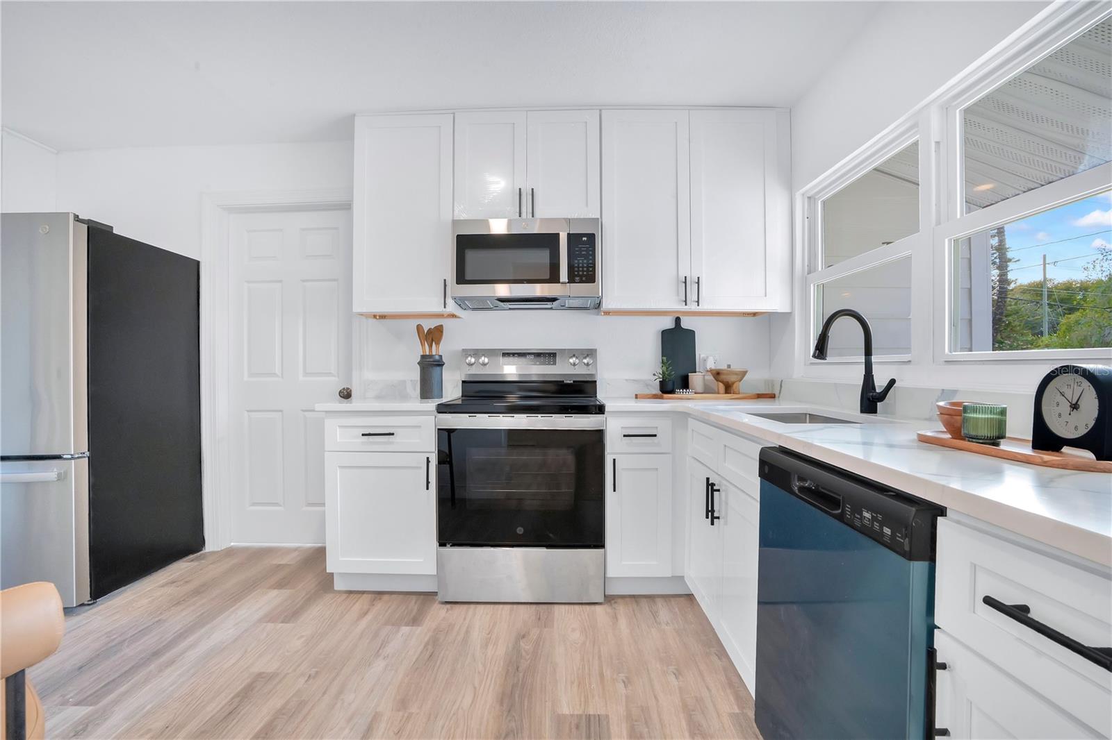 Image 18 of 41 For 1499 Wilton Avenue