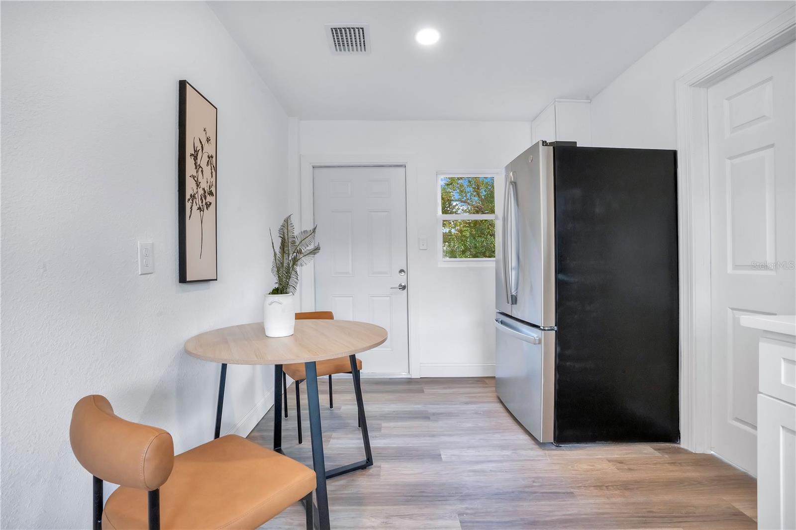 Image 20 of 41 For 1499 Wilton Avenue