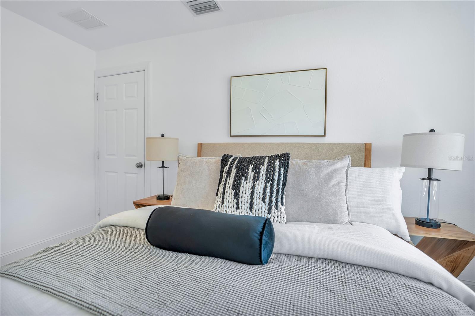 Image 24 of 41 For 1499 Wilton Avenue