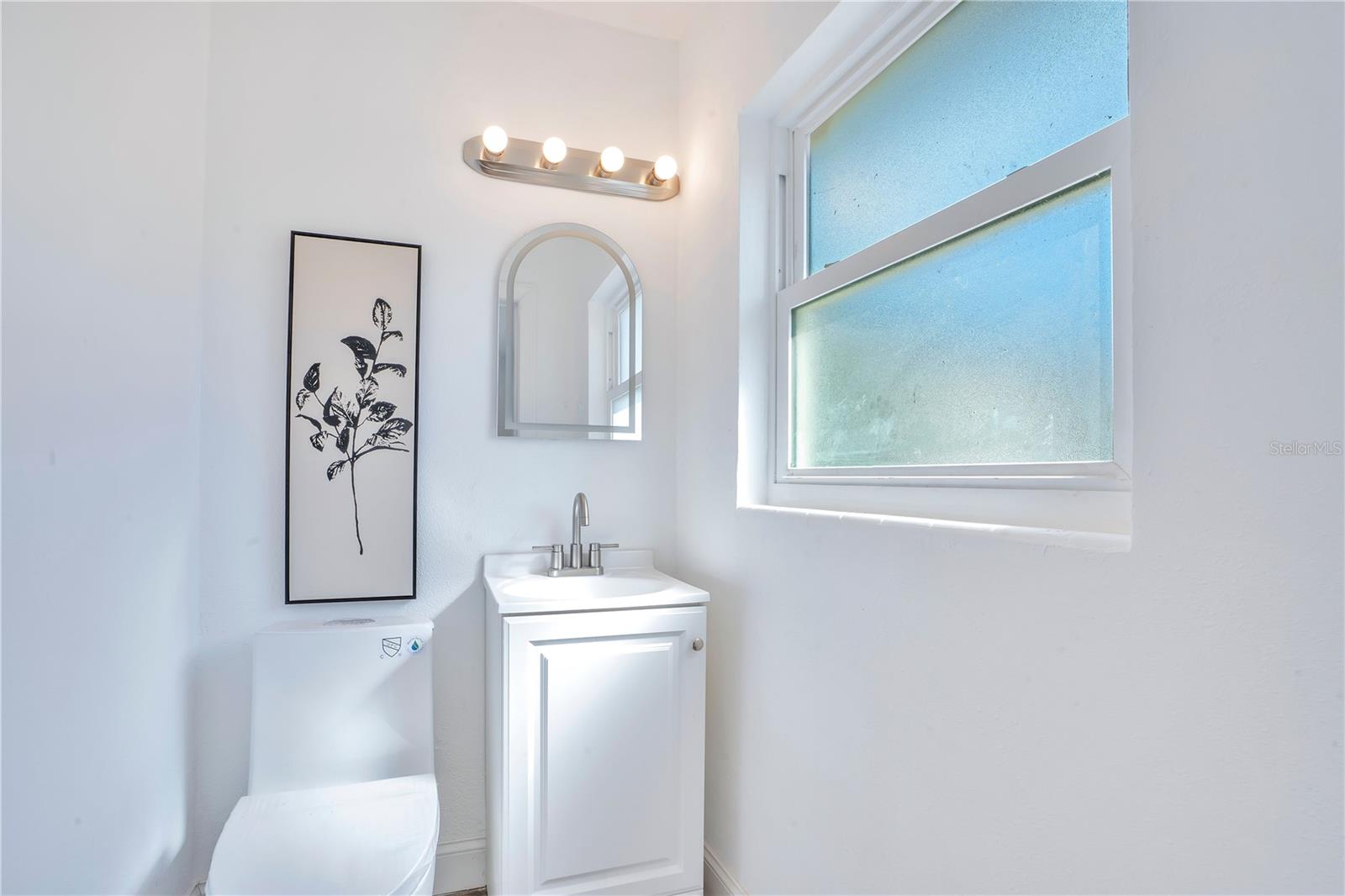 Image 28 of 41 For 1499 Wilton Avenue