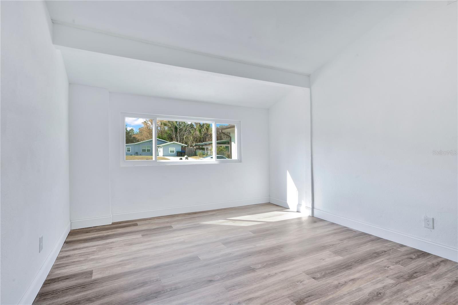 Image 30 of 41 For 1499 Wilton Avenue