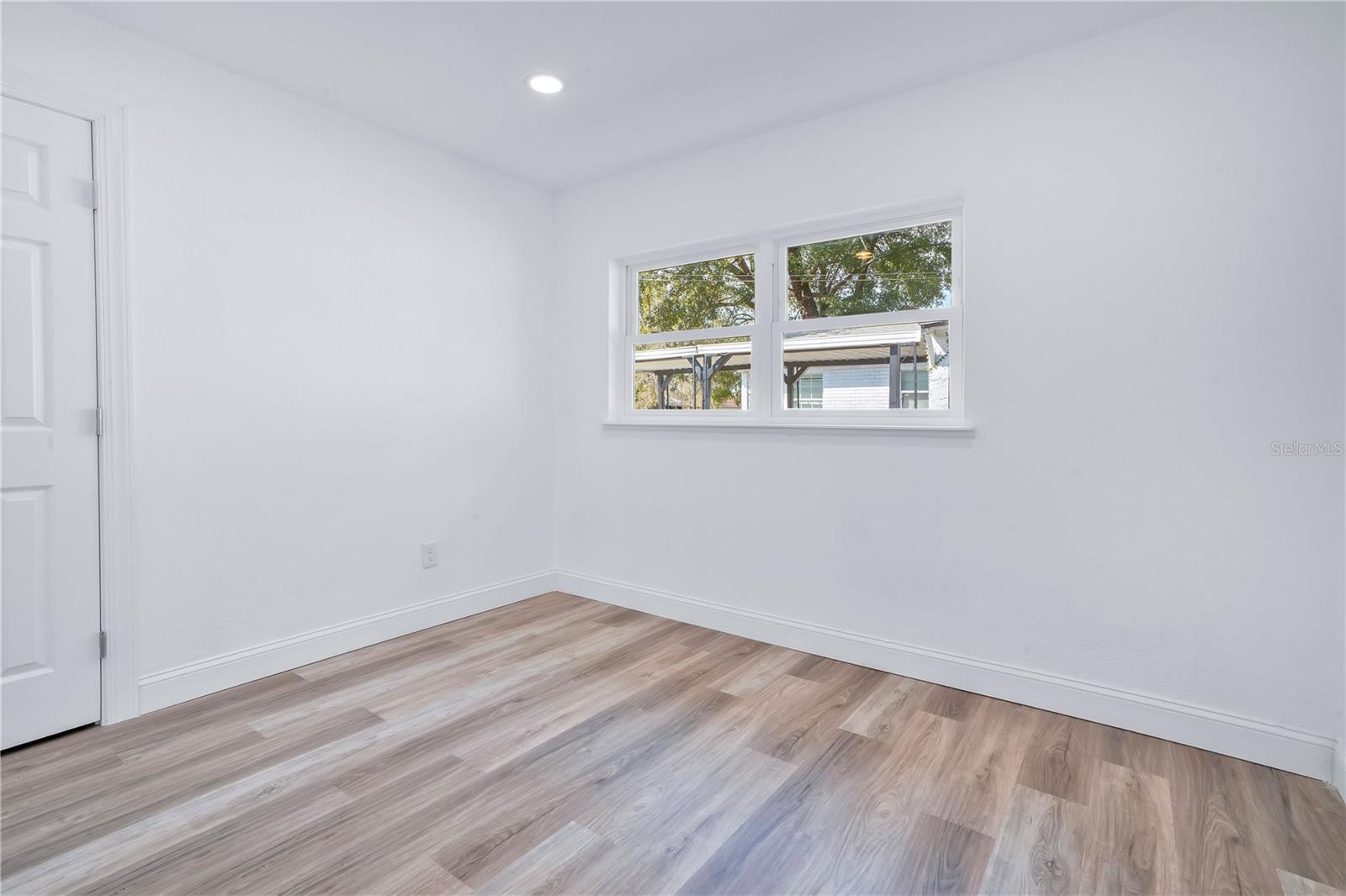 Image 33 of 41 For 1499 Wilton Avenue