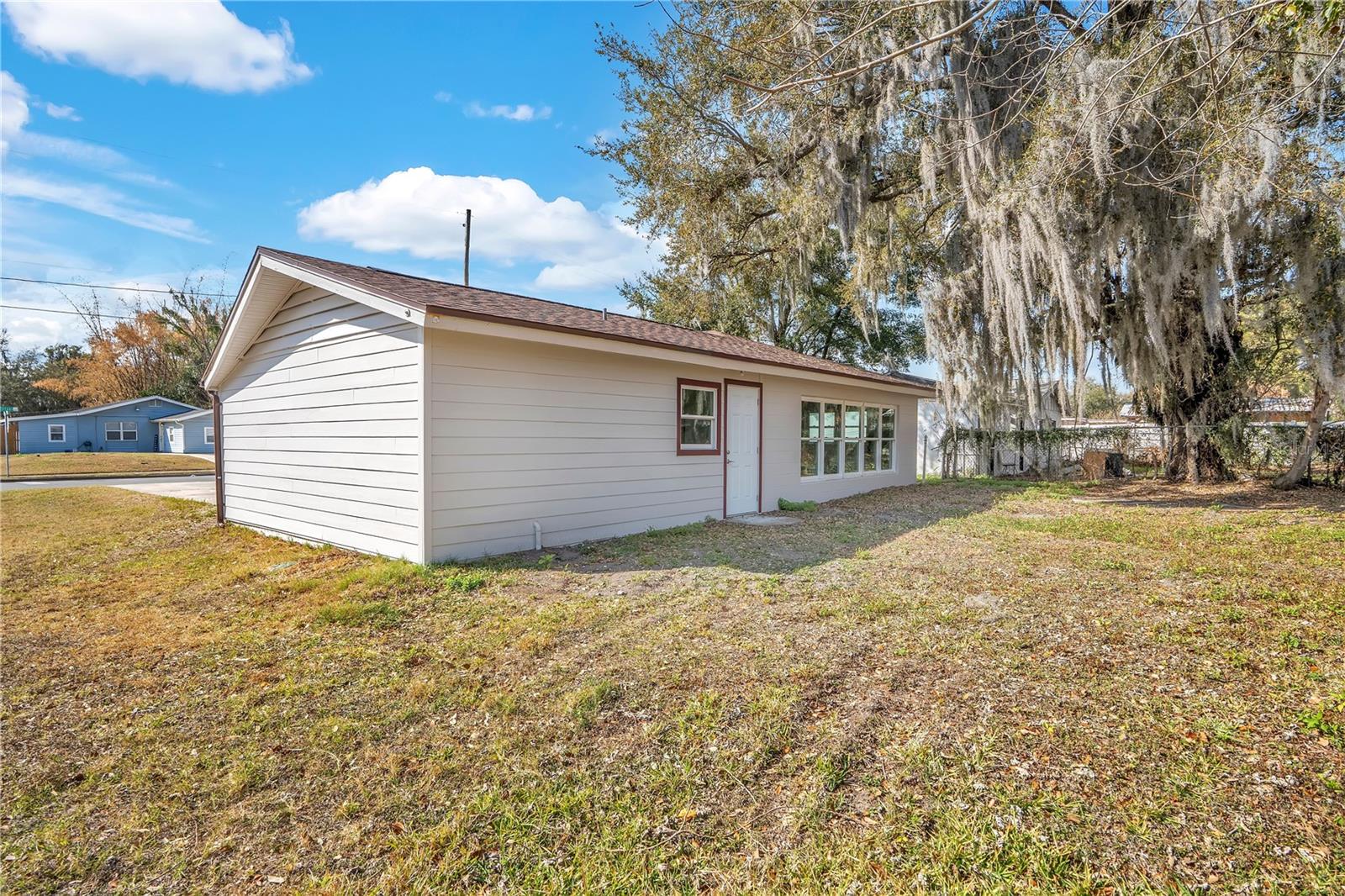 Image 35 of 41 For 1499 Wilton Avenue