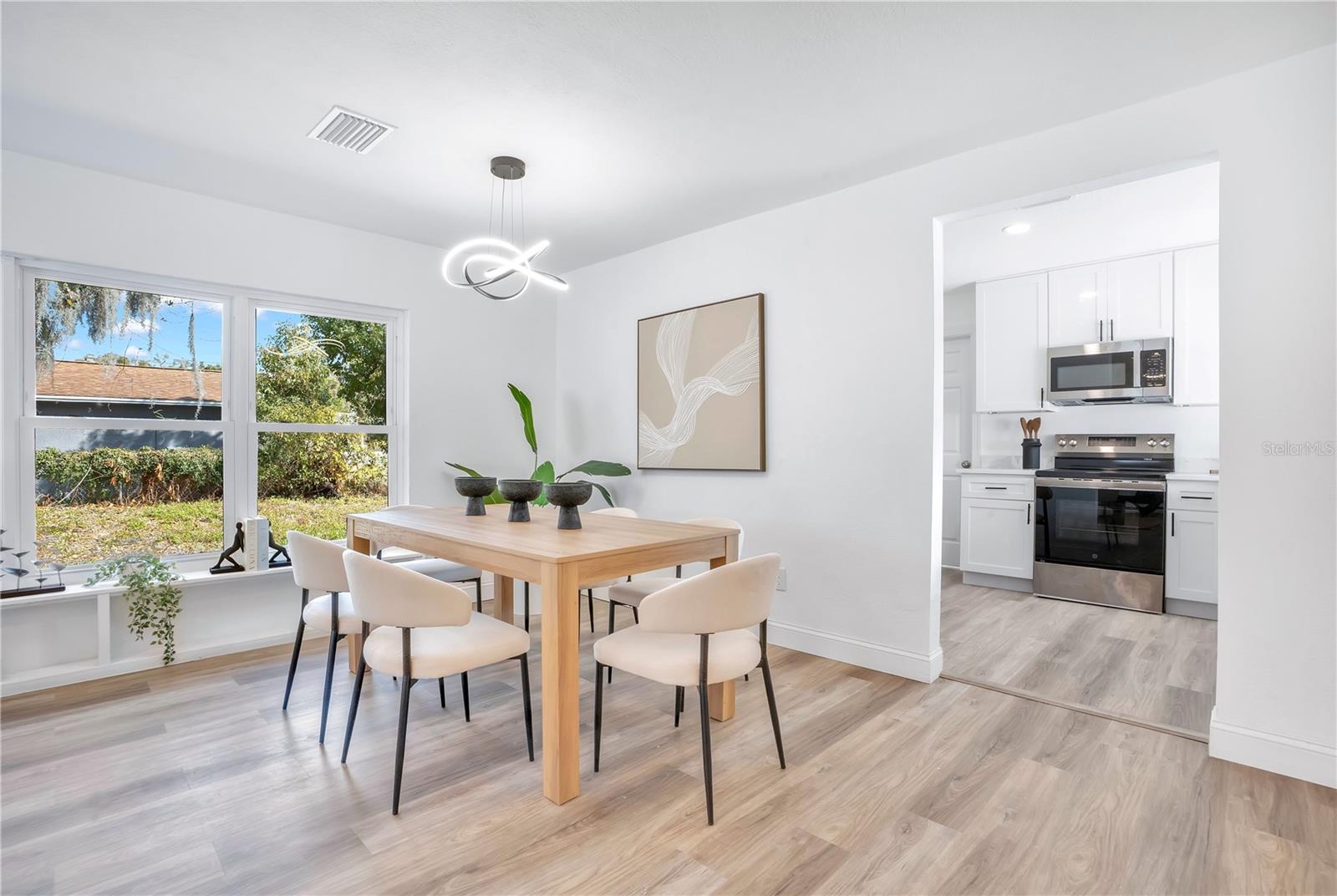 Image 5 of 41 For 1499 Wilton Avenue