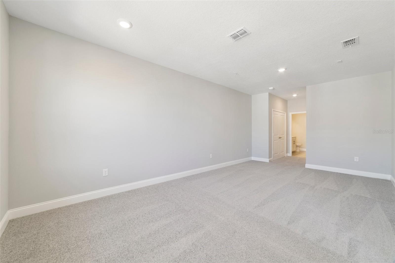 Image 12 of 26 For 7557 Laureate Boulevard 6401