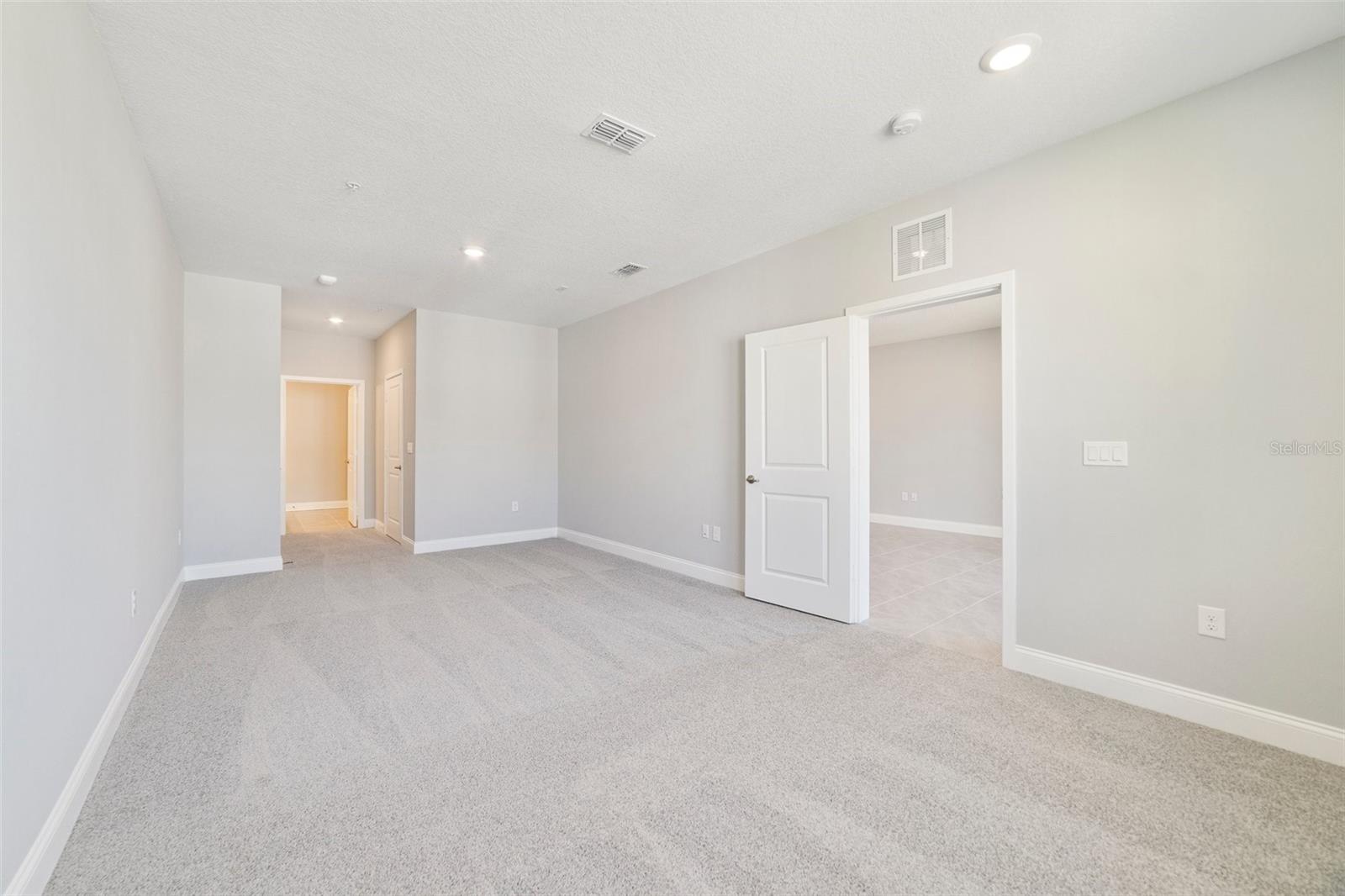 Image 13 of 26 For 7557 Laureate Boulevard 6401