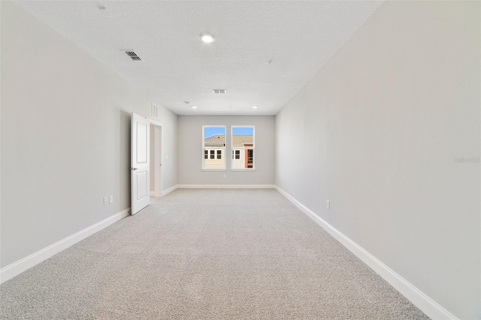 Image 15 of 26 For 7557 Laureate Boulevard 6401