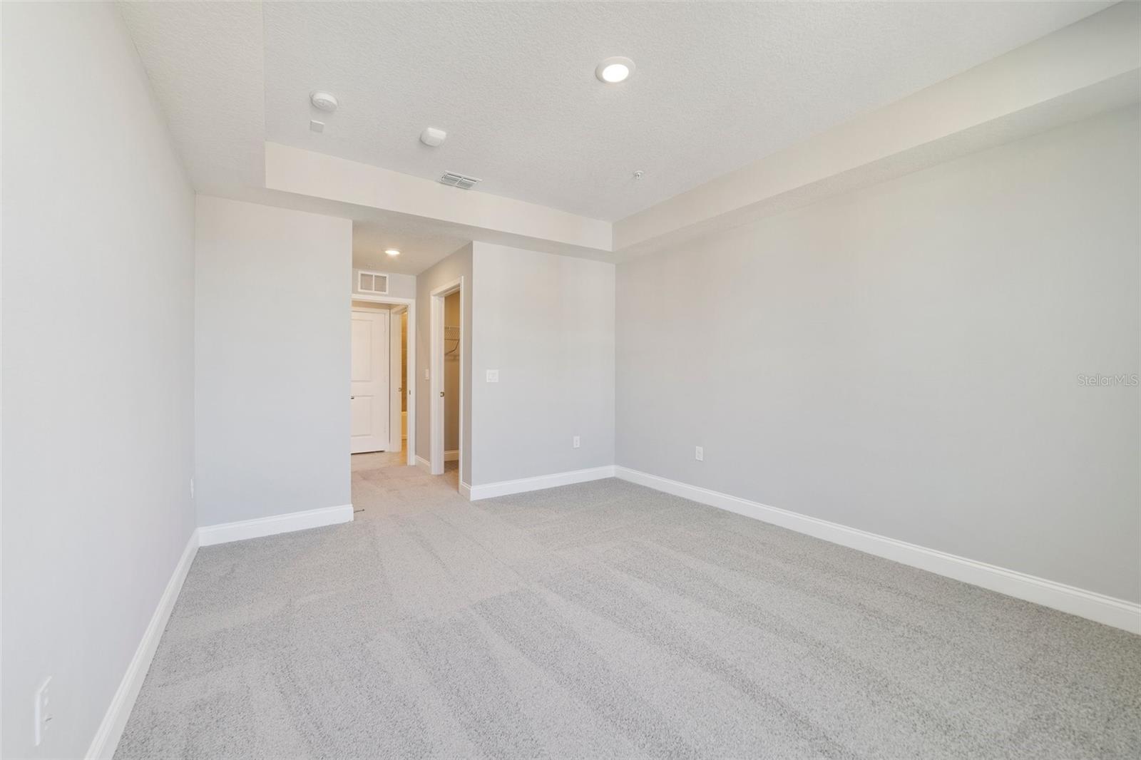 Image 21 of 26 For 7557 Laureate Boulevard 6401